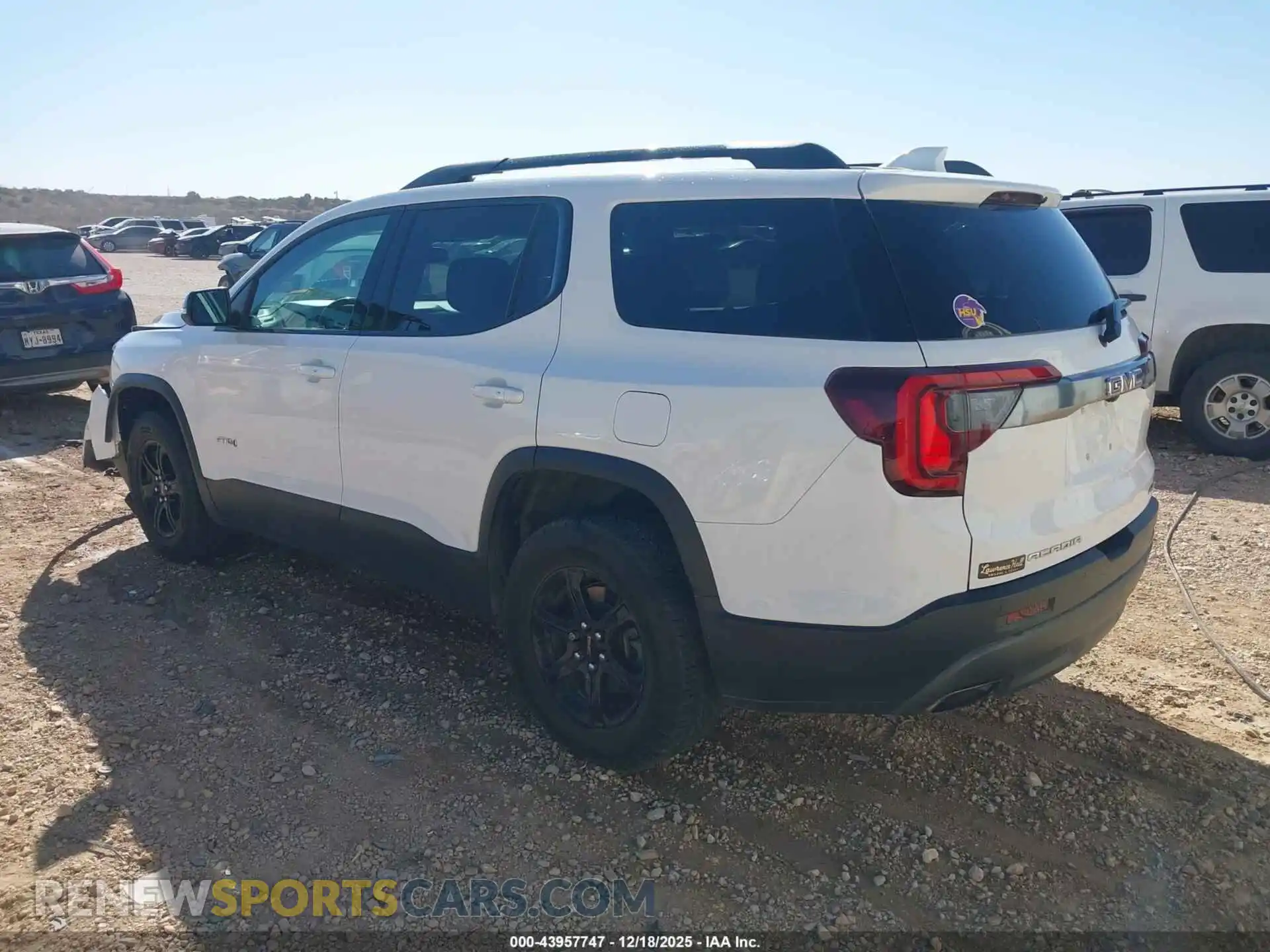 3 Photograph of a damaged car 1GKKNLLS5MZ198802 GMC ACADIA 2021