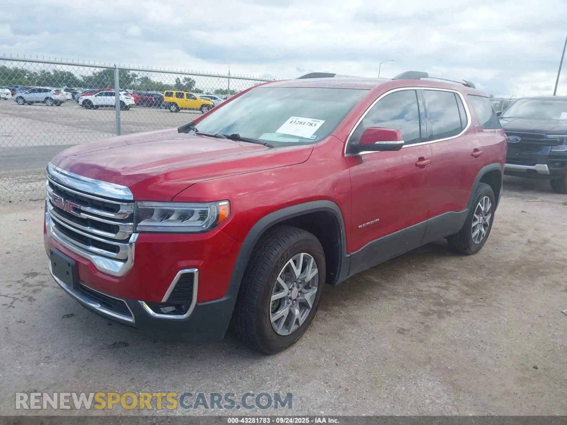2 Photograph of a damaged car 1GKKNML40MZ178500 GMC ACADIA 2021