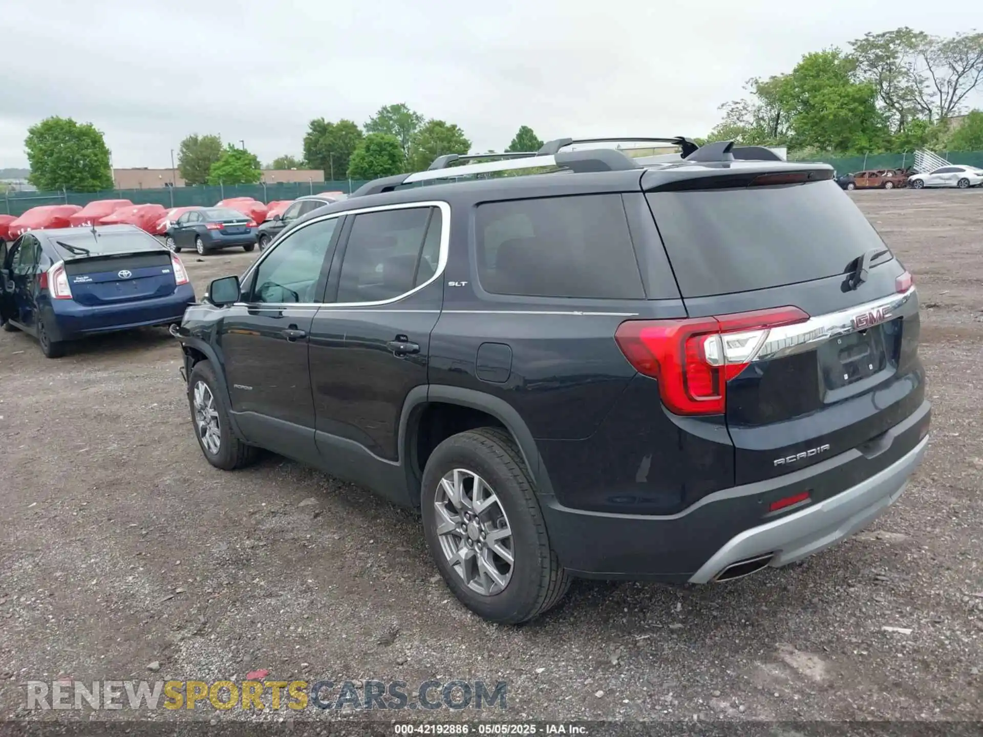 3 Photograph of a damaged car 1GKKNMLS2MZ147778 GMC ACADIA 2021