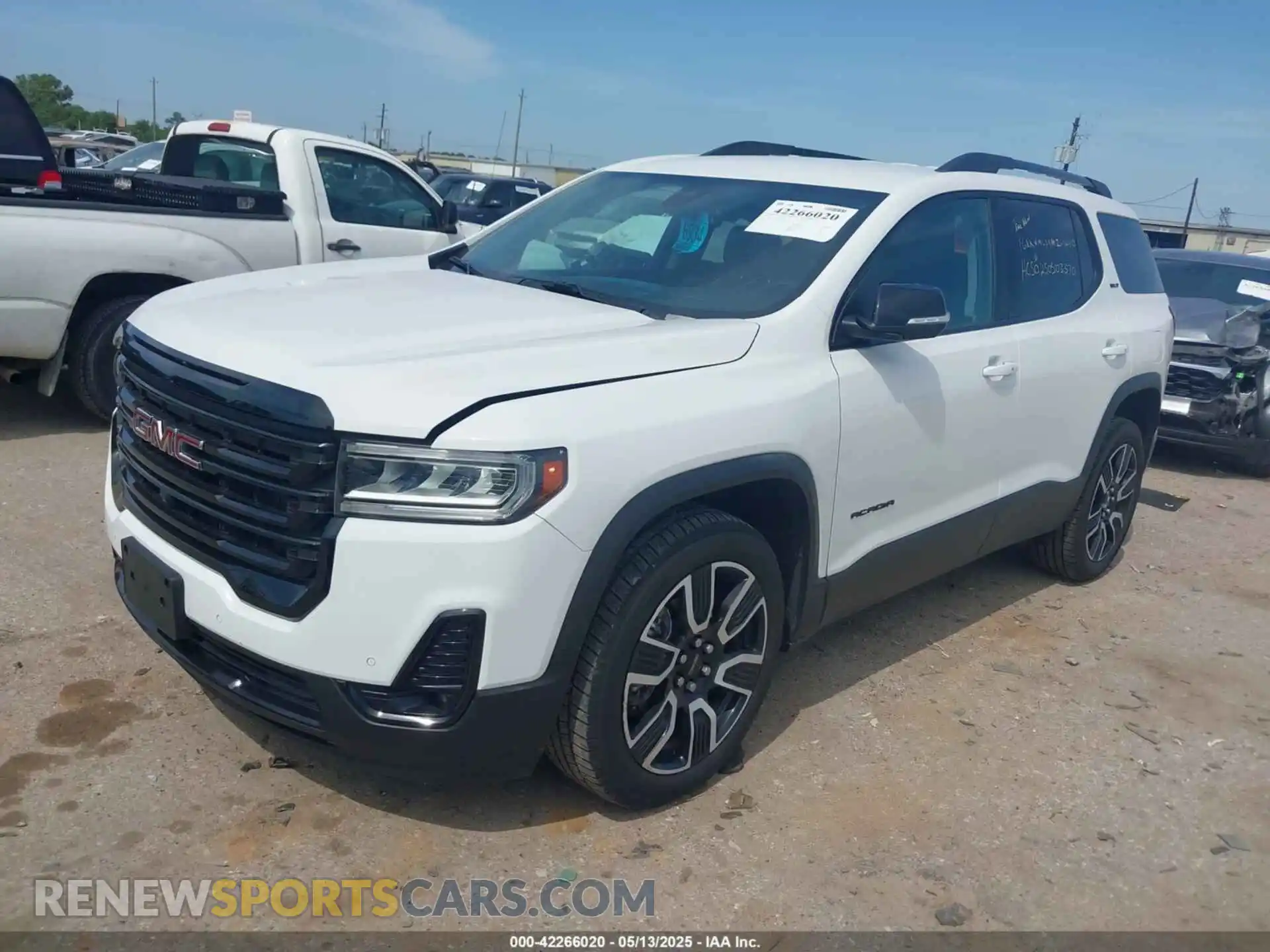 2 Photograph of a damaged car 1GKKNMLS4MZ211240 GMC ACADIA 2021