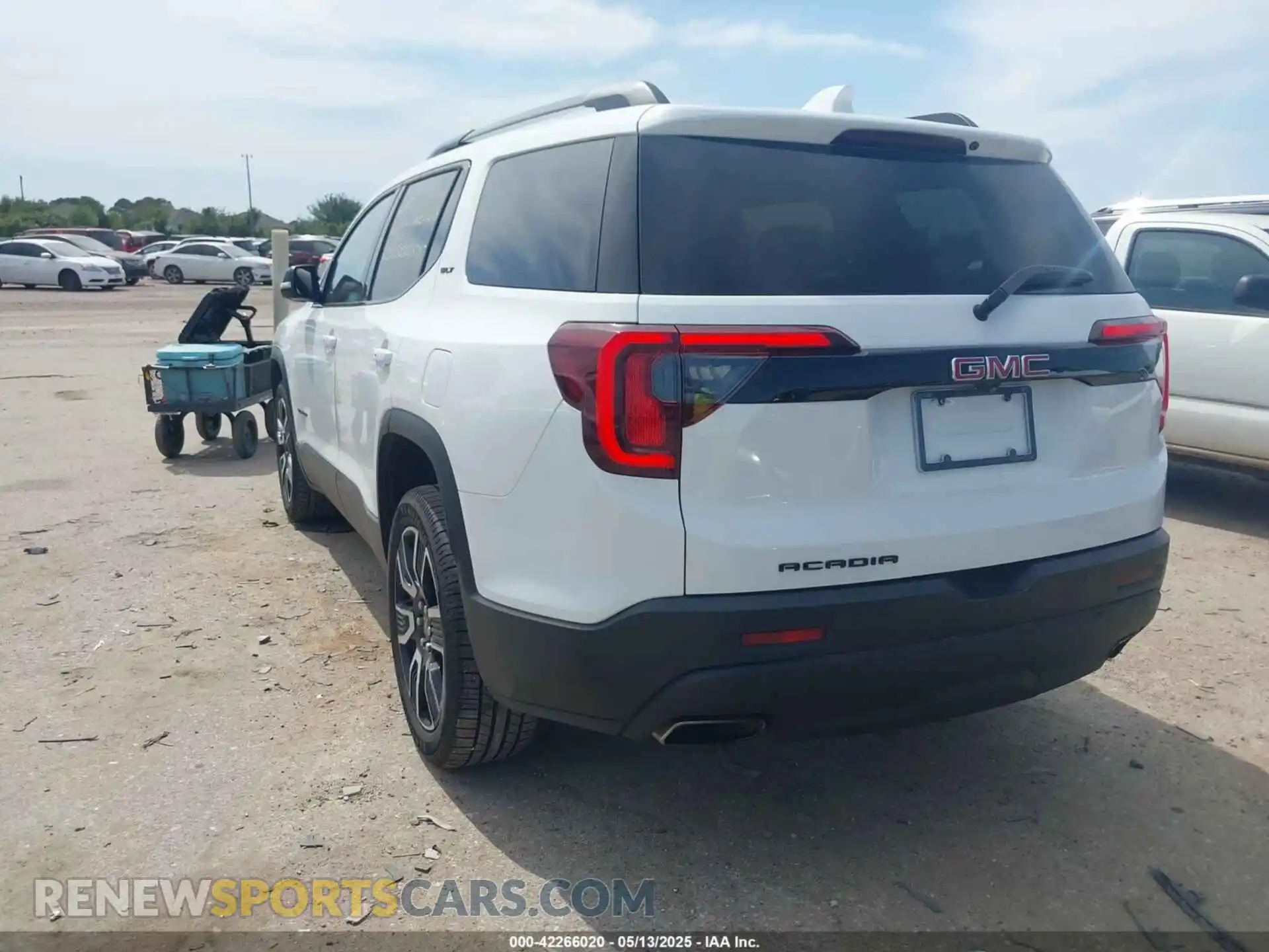 3 Photograph of a damaged car 1GKKNMLS4MZ211240 GMC ACADIA 2021
