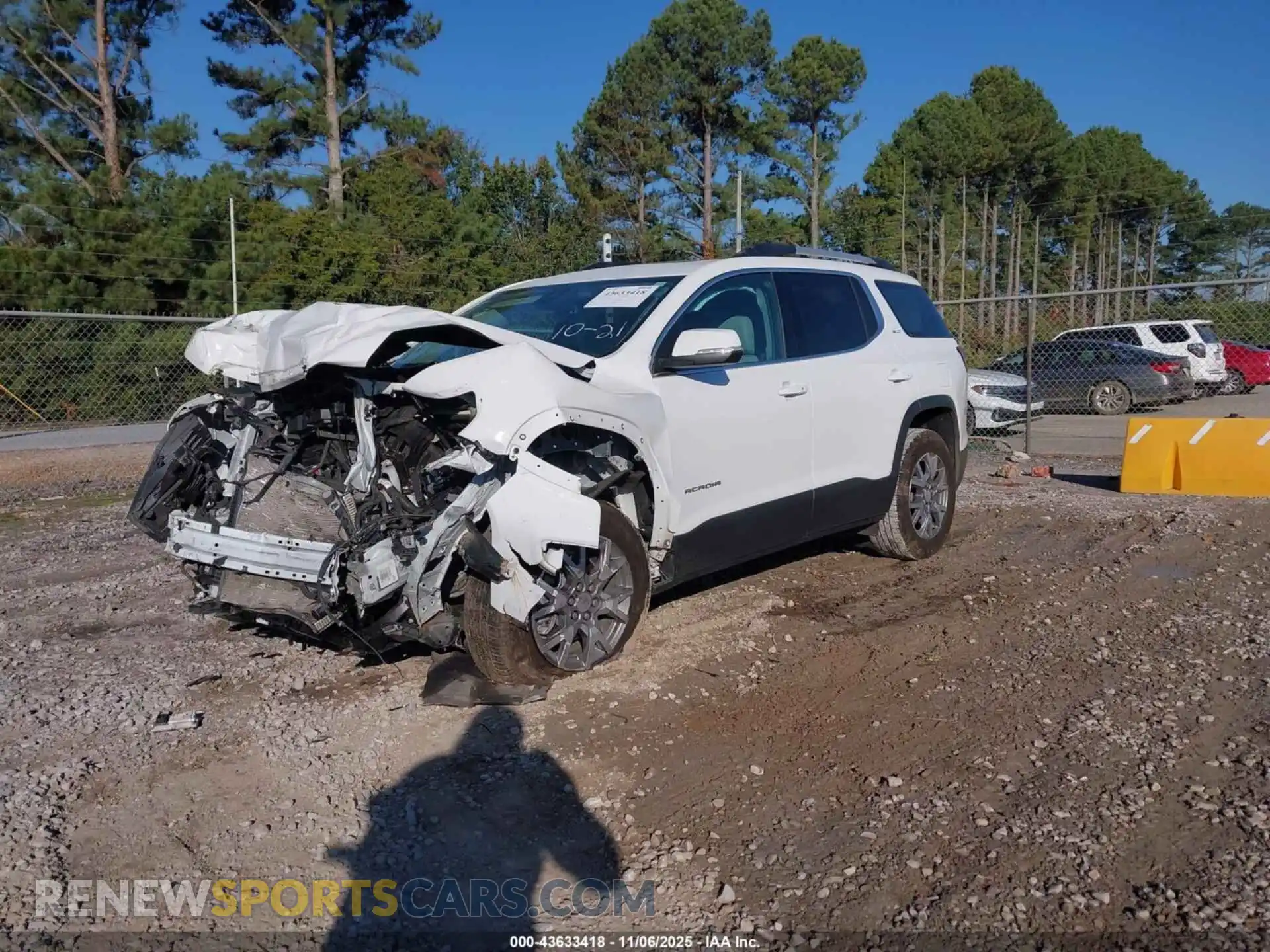 2 Photograph of a damaged car 1GKKNMLSXMZ199577 GMC ACADIA 2021