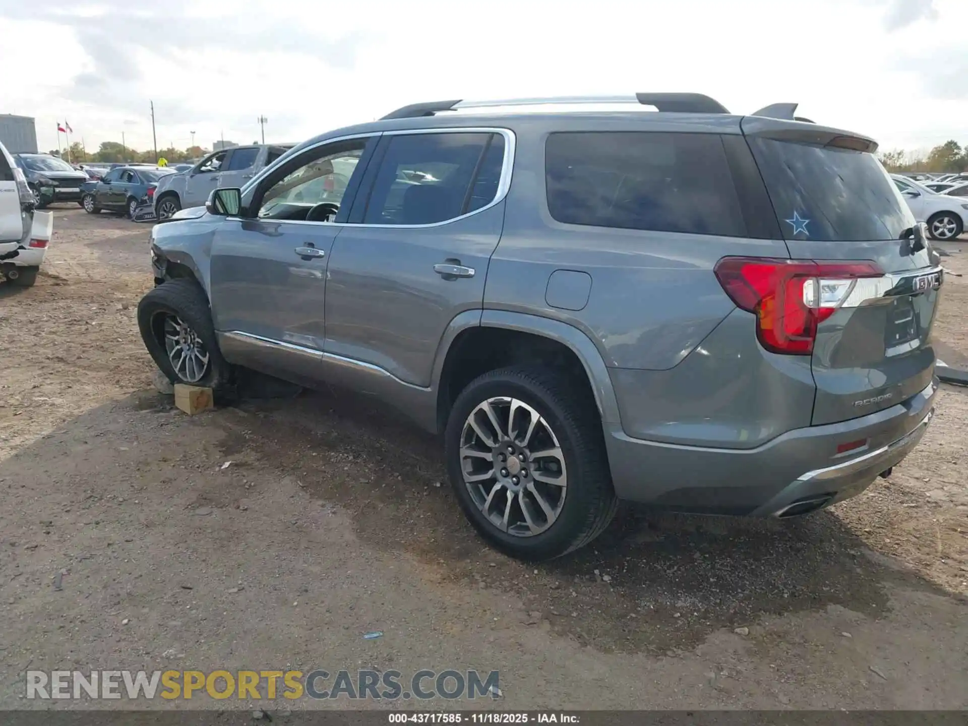 3 Photograph of a damaged car 1GKKNPLS0MZ200947 GMC ACADIA 2021