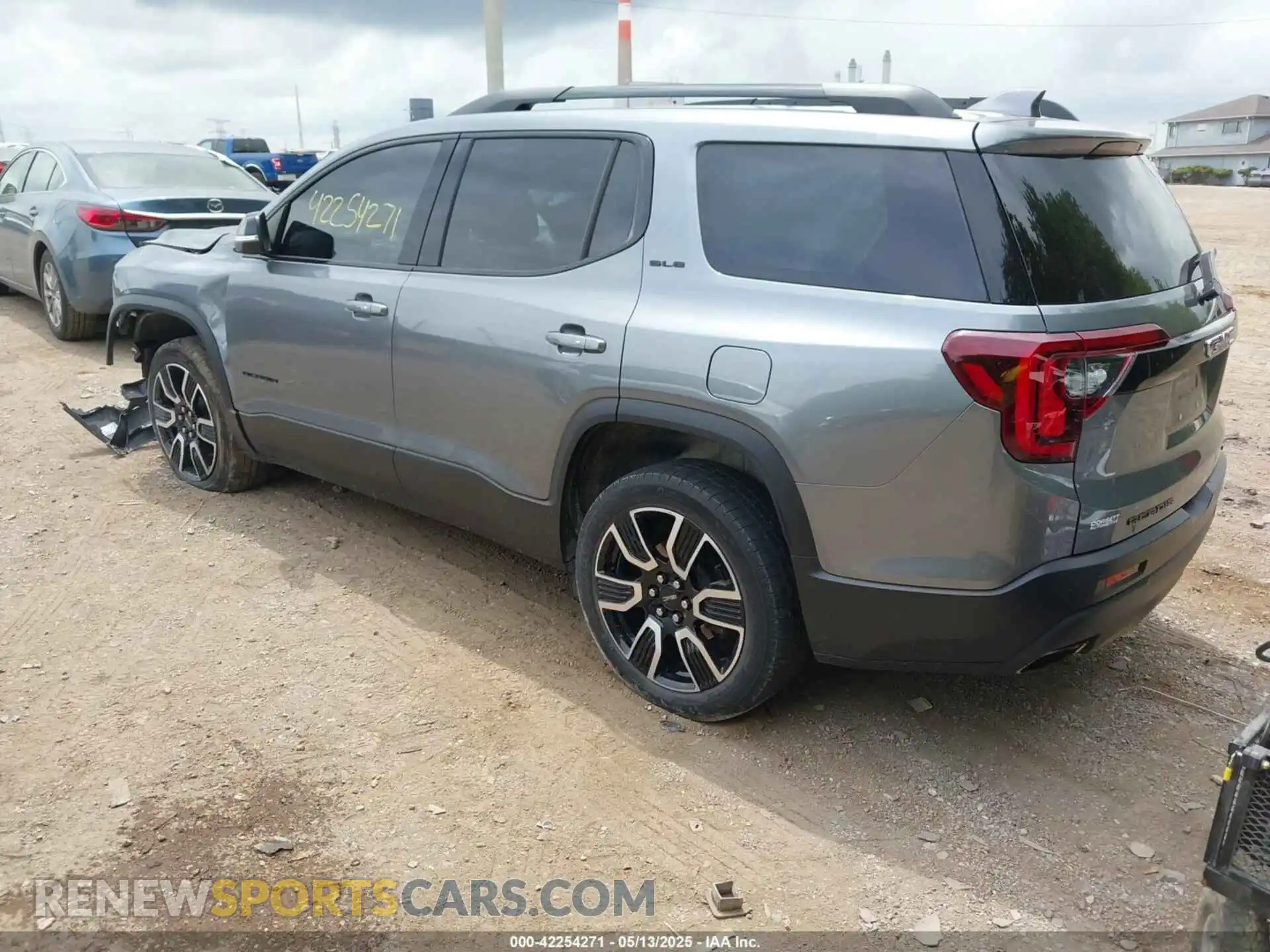 3 Photograph of a damaged car 1GKKNRLS1MZ173110 GMC ACADIA 2021