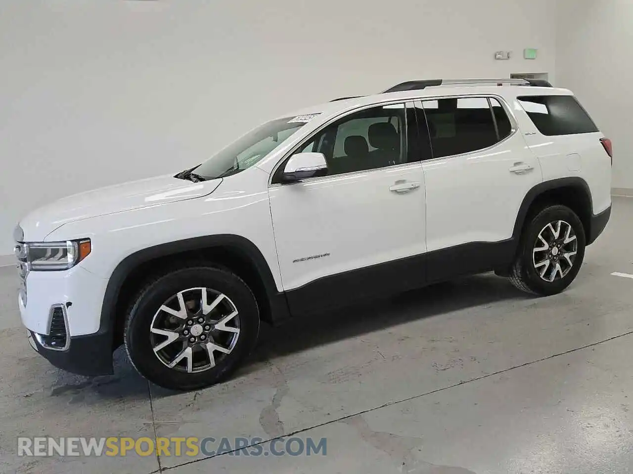 1 Photograph of a damaged car 1GKKNRLSXMZ117764 GMC ACADIA 2021