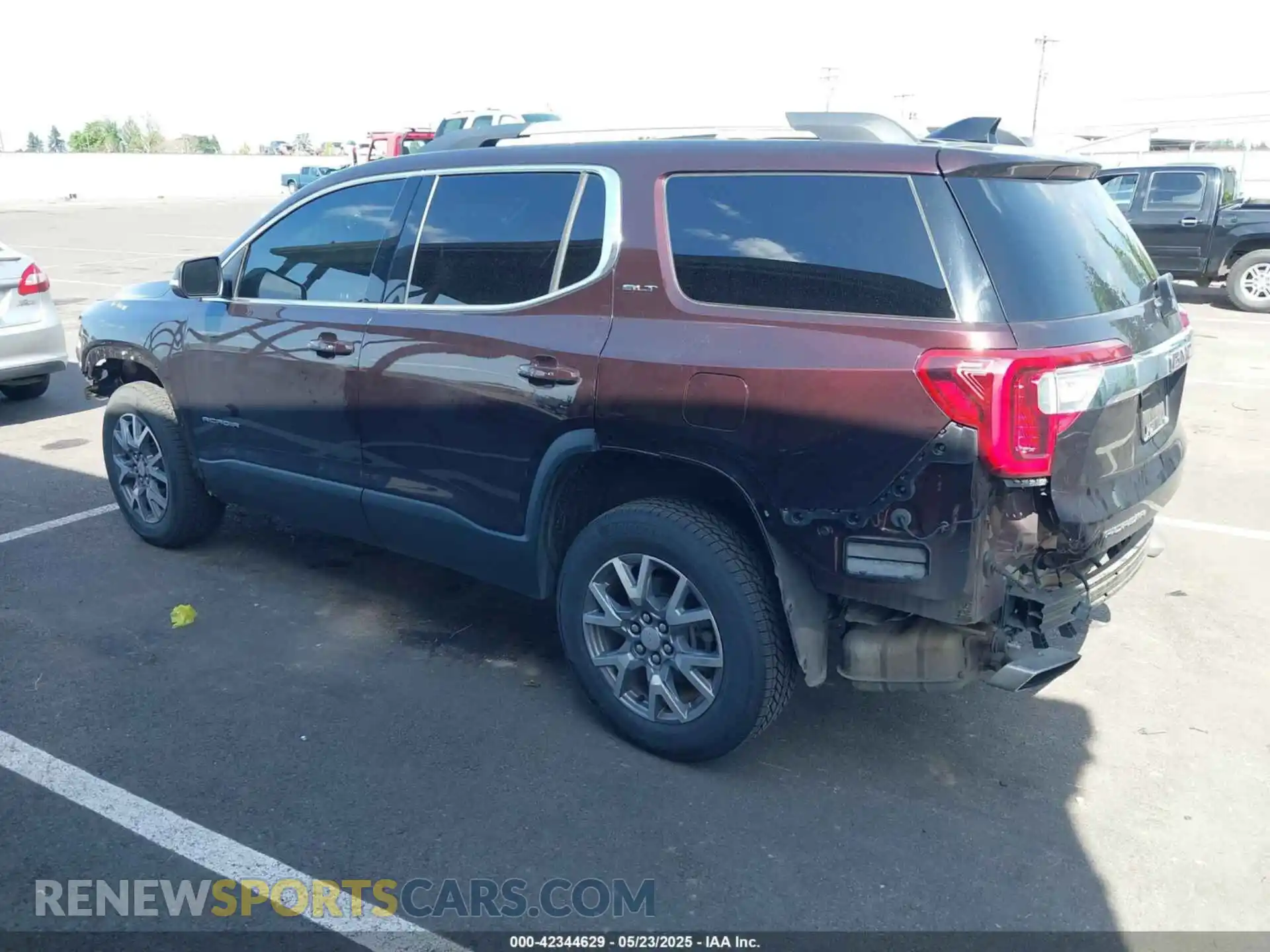 3 Photograph of a damaged car 1GKKNUL42MZ172617 GMC ACADIA 2021