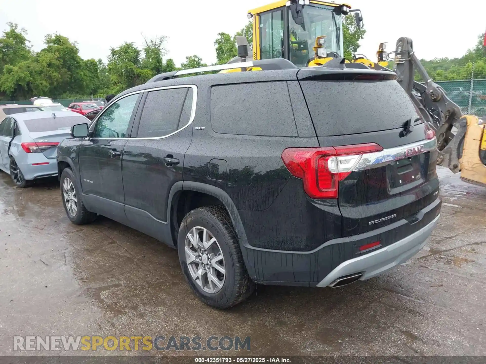 3 Photograph of a damaged car 1GKKNUL46MZ140897 GMC ACADIA 2021
