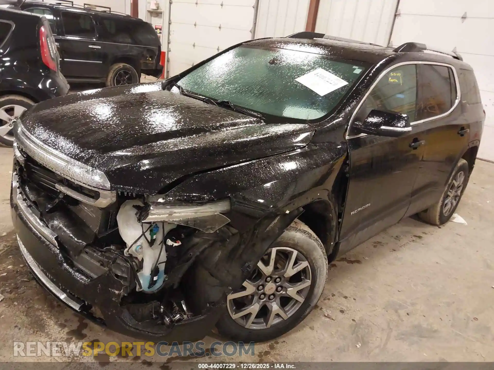 2 Photograph of a damaged car 1GKKNULS2MZ111735 GMC ACADIA 2021