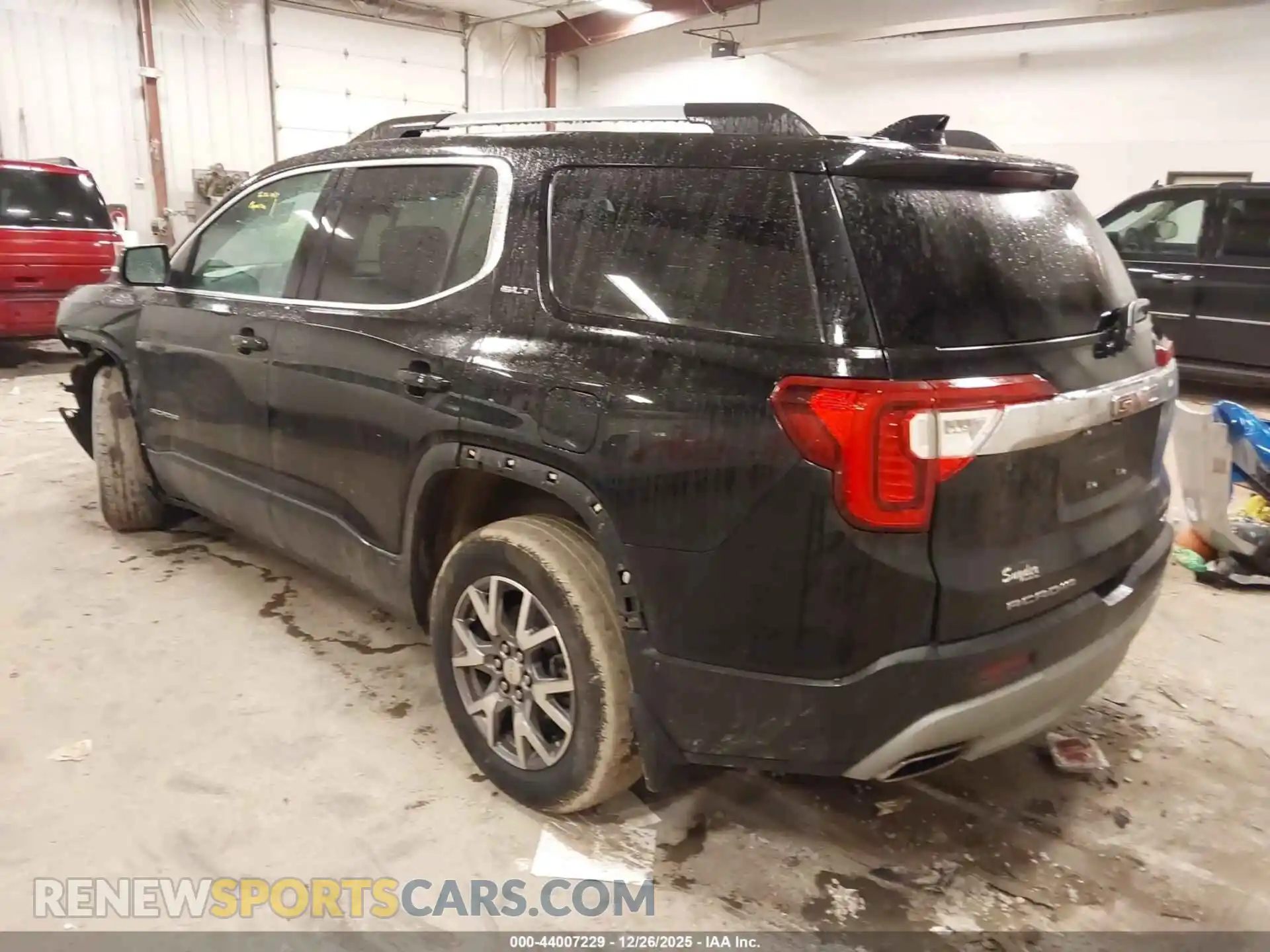 3 Photograph of a damaged car 1GKKNULS2MZ111735 GMC ACADIA 2021