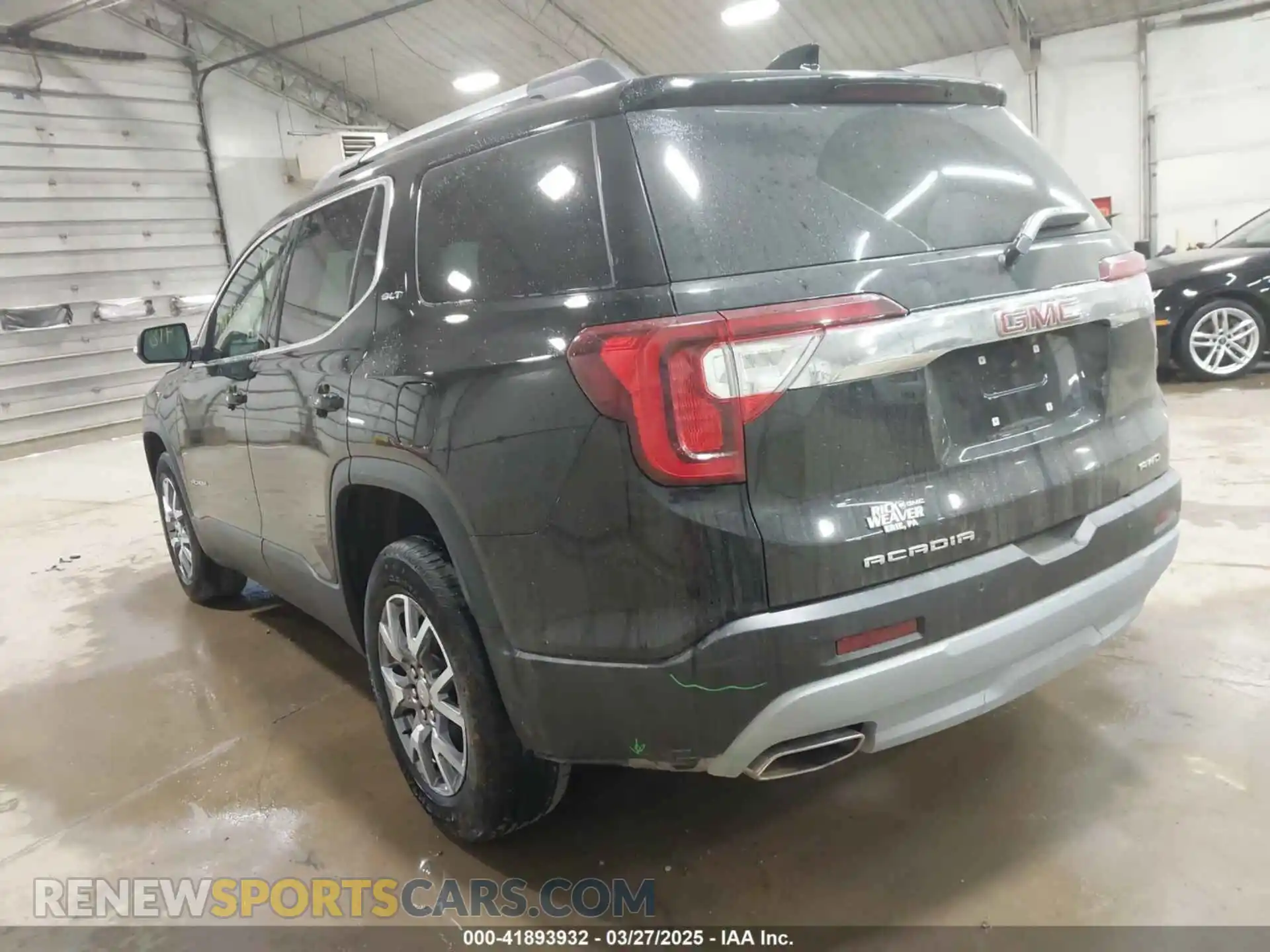 3 Photograph of a damaged car 1GKKNULS9MZ106435 GMC ACADIA 2021