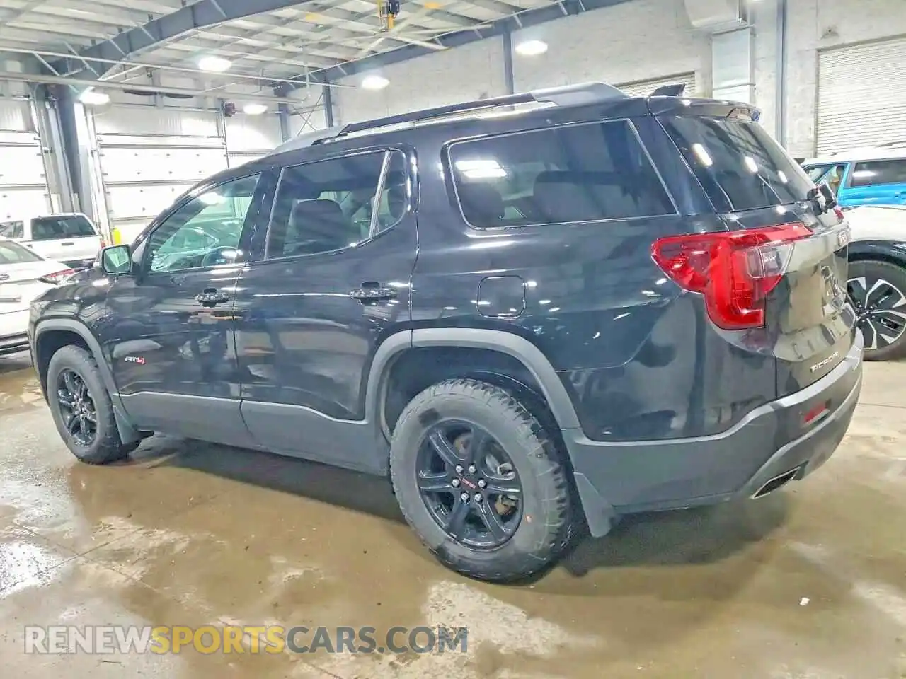 2 Photograph of a damaged car 1GKKNLLS4NZ140441 GMC ACADIA 2022