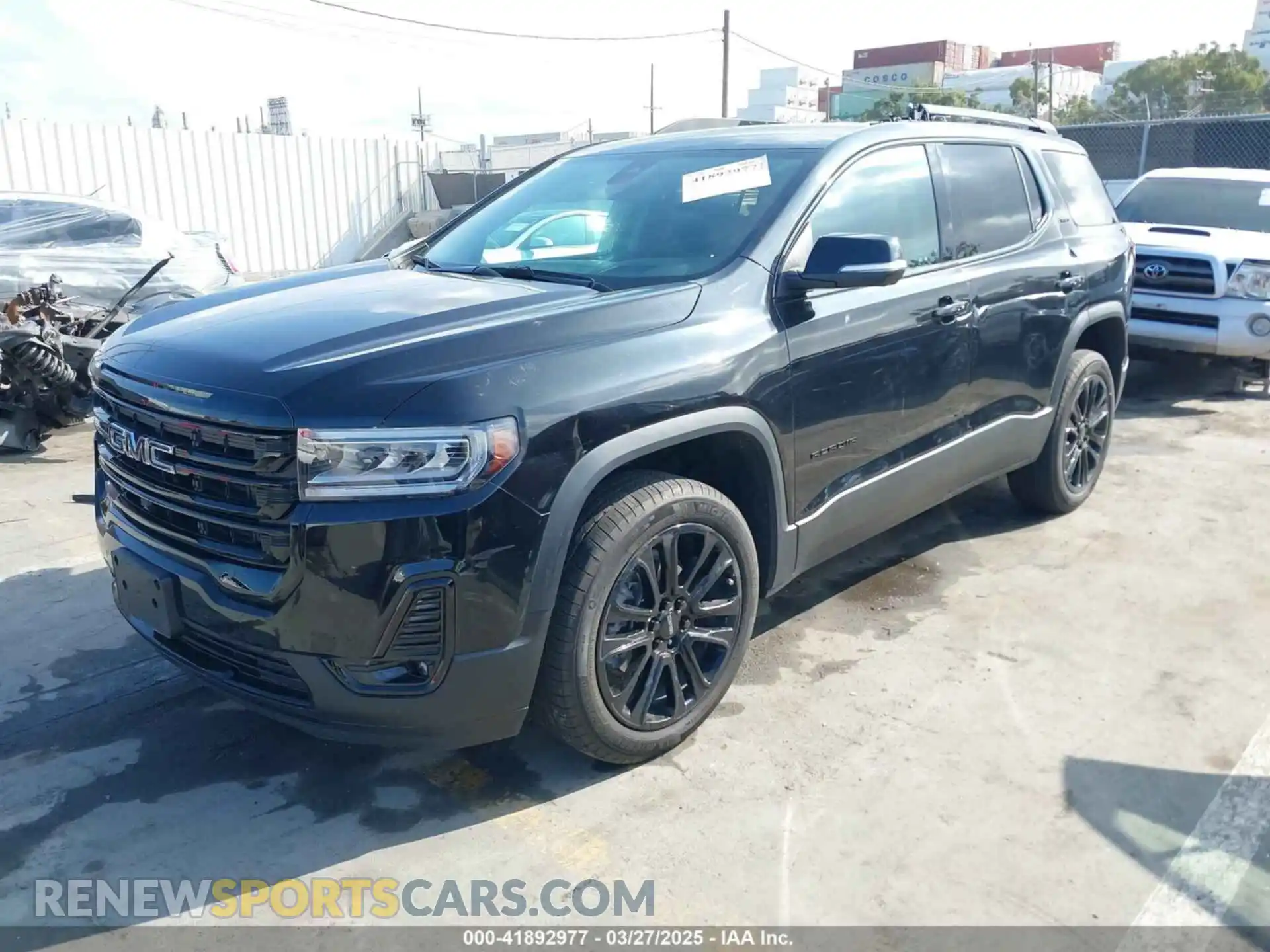 2 Photograph of a damaged car 1GKKNML45NZ153142 GMC ACADIA 2022