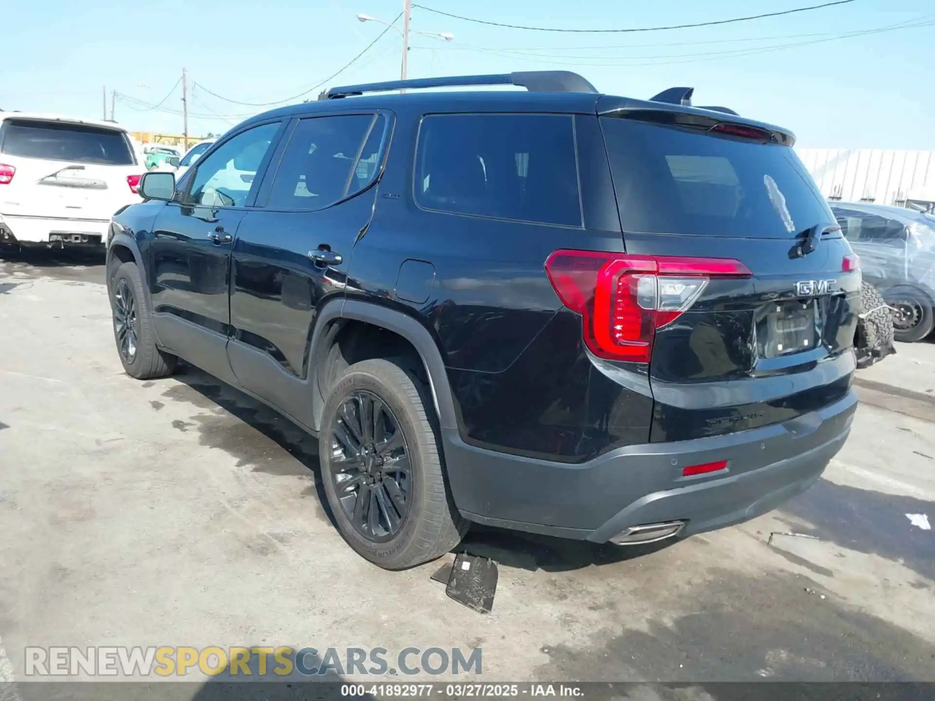 3 Photograph of a damaged car 1GKKNML45NZ153142 GMC ACADIA 2022