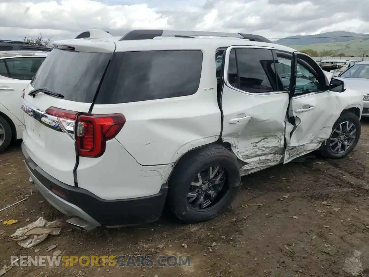 3 Photograph of a damaged car 1GKKNML40PZ126966 GMC ACADIA 2023