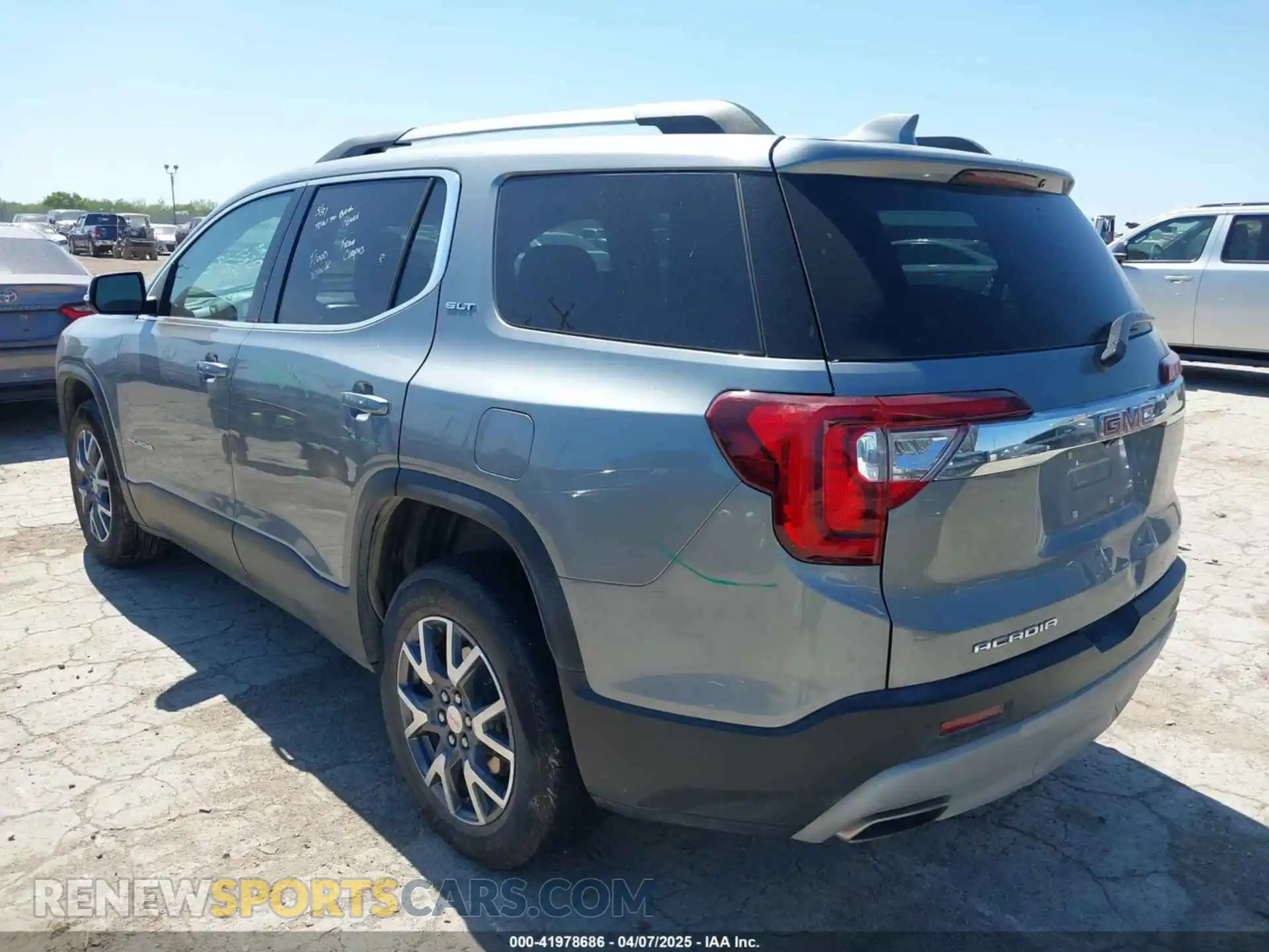 3 Фотография поврежденного автомобиля 1GKKNML41PZ250017 GMC ACADIA 2023