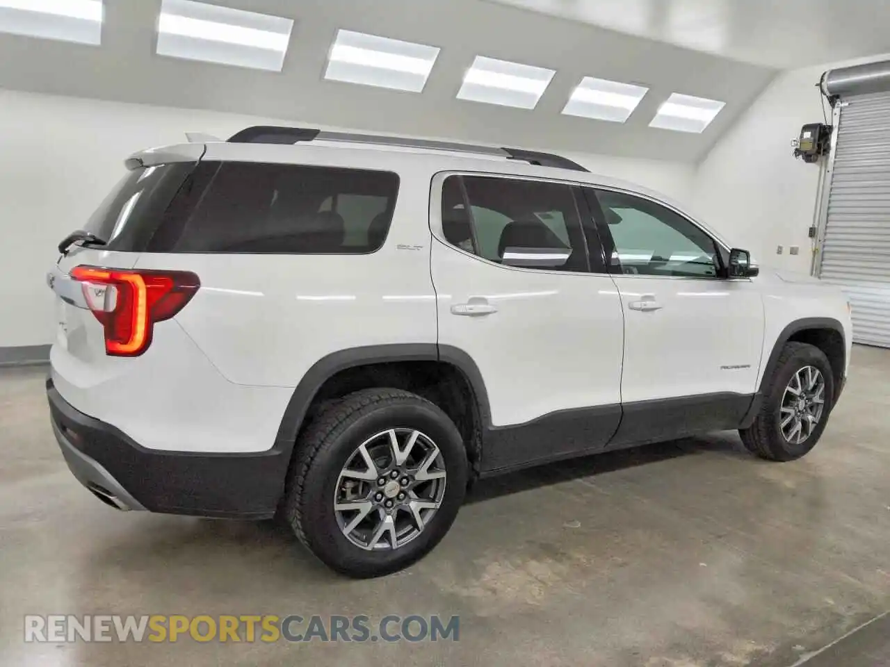 3 Фотография поврежденного автомобиля 1GKKNML45PZ146923 GMC ACADIA 2023