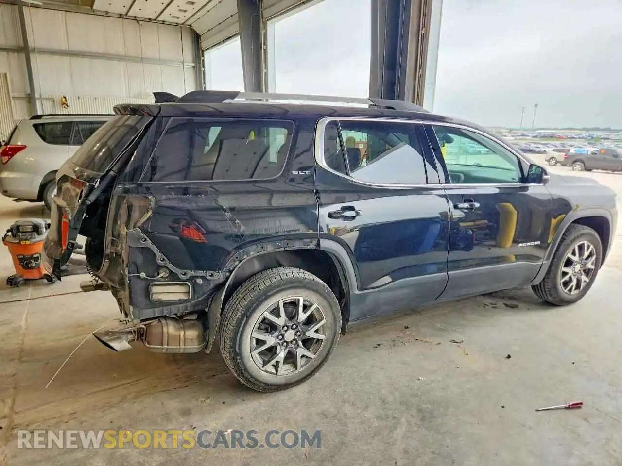 3 Photograph of a damaged car 1GKKNML46PZ150107 GMC ACADIA 2023