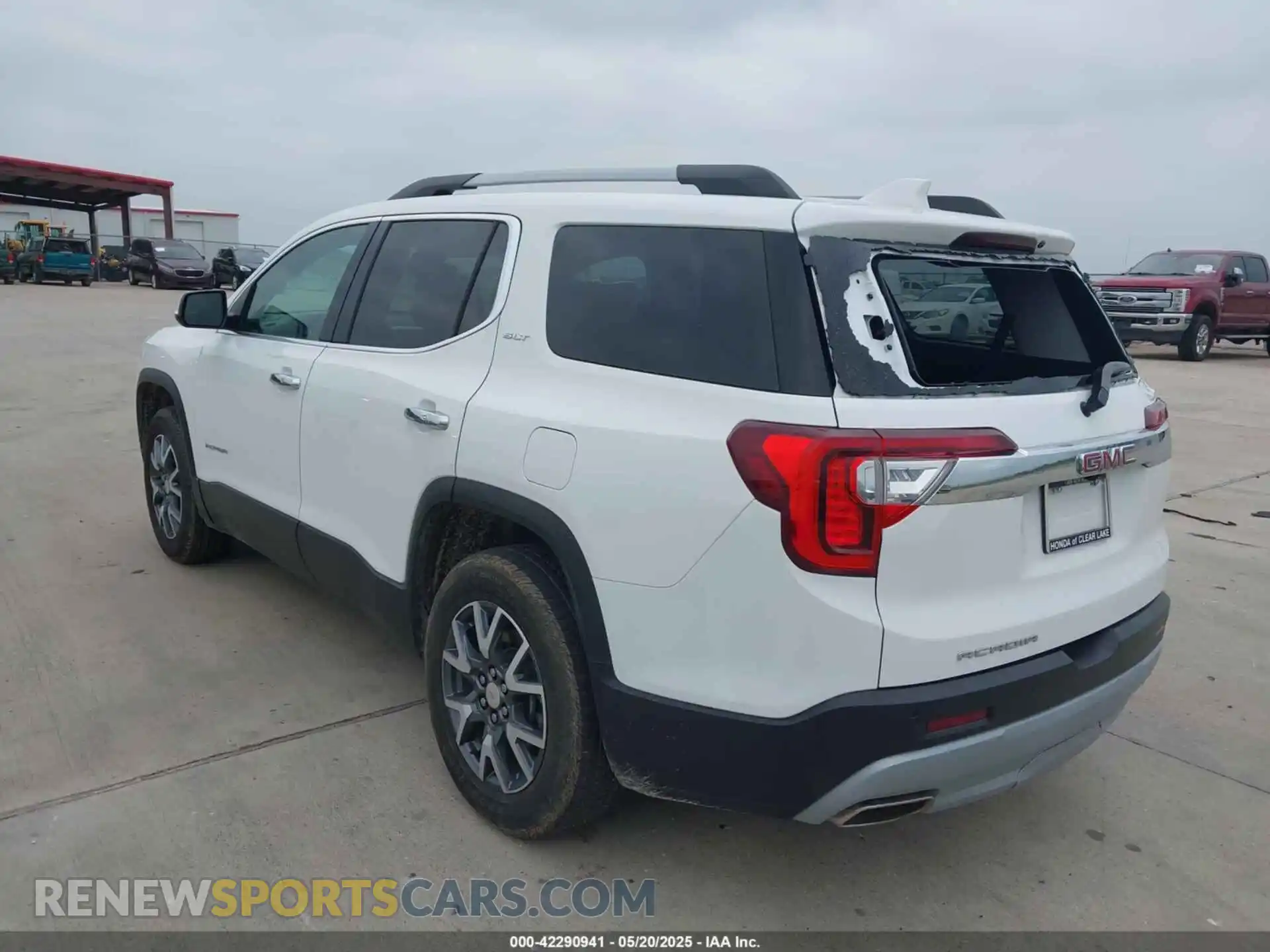 3 Photograph of a damaged car 1GKKNML46PZ161513 GMC ACADIA 2023