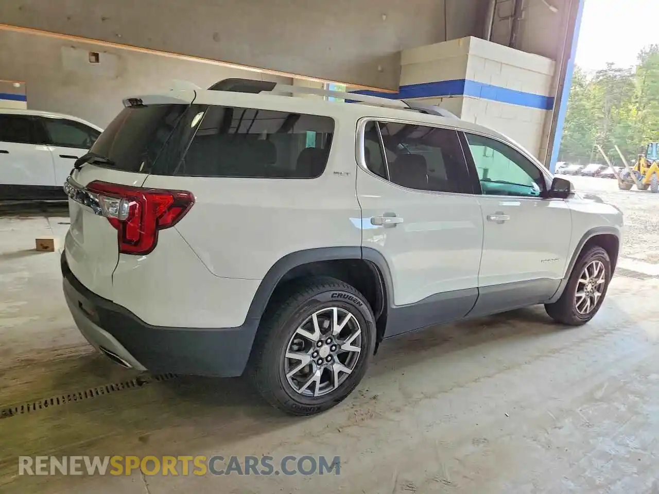 3 Фотография поврежденного автомобиля 1GKKNML46PZ189117 GMC ACADIA 2023