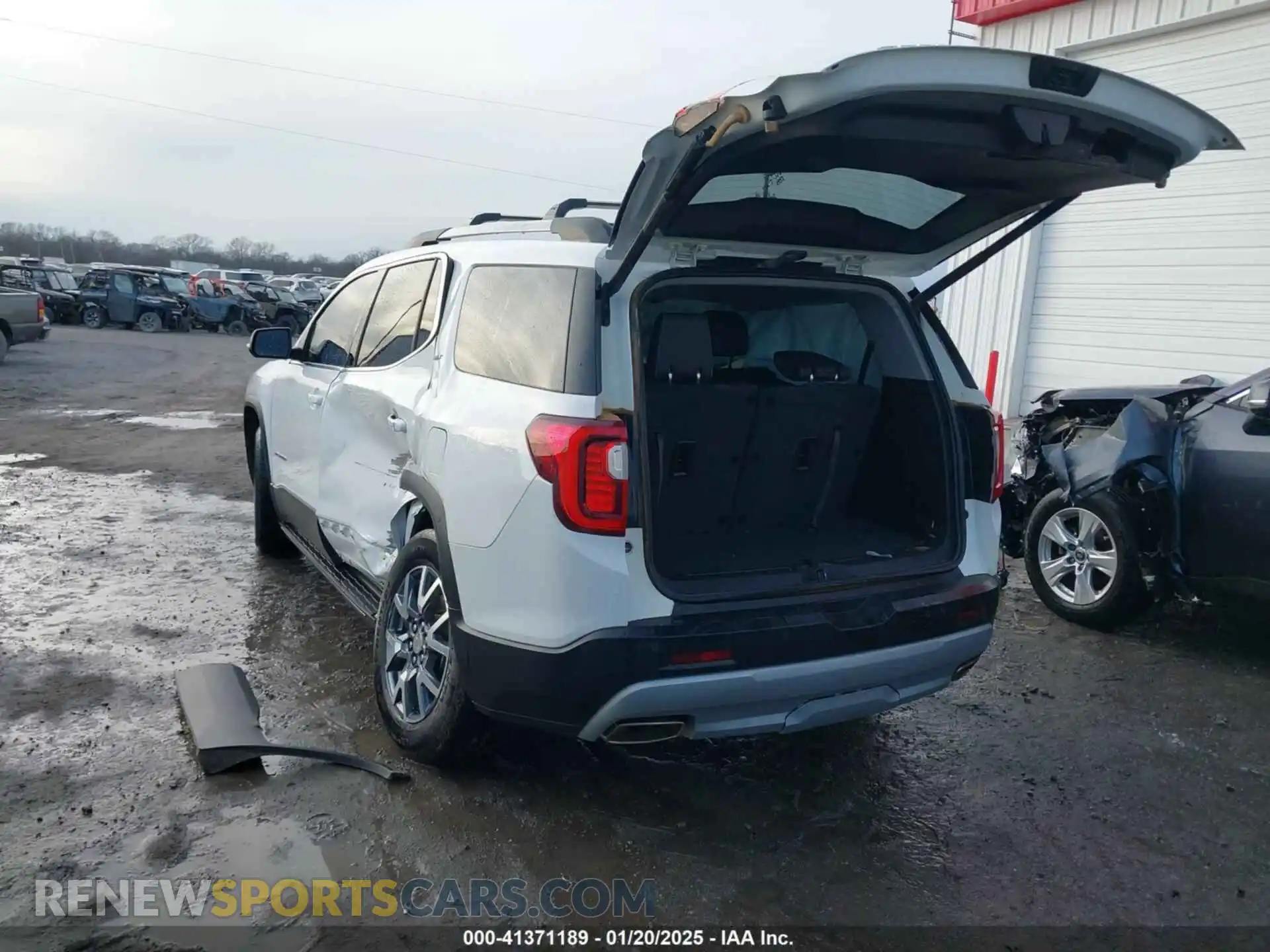 3 Photograph of a damaged car 1GKKNMLS0PZ212549 GMC ACADIA 2023