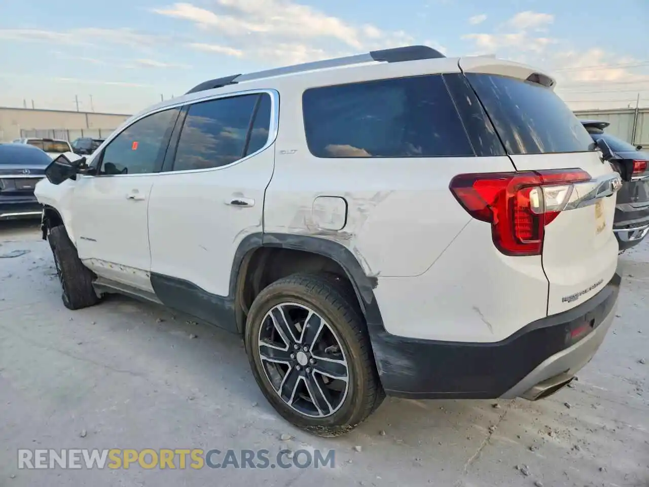 2 Photograph of a damaged car 1GKKNMLS5PZ144619 GMC ACADIA 2023