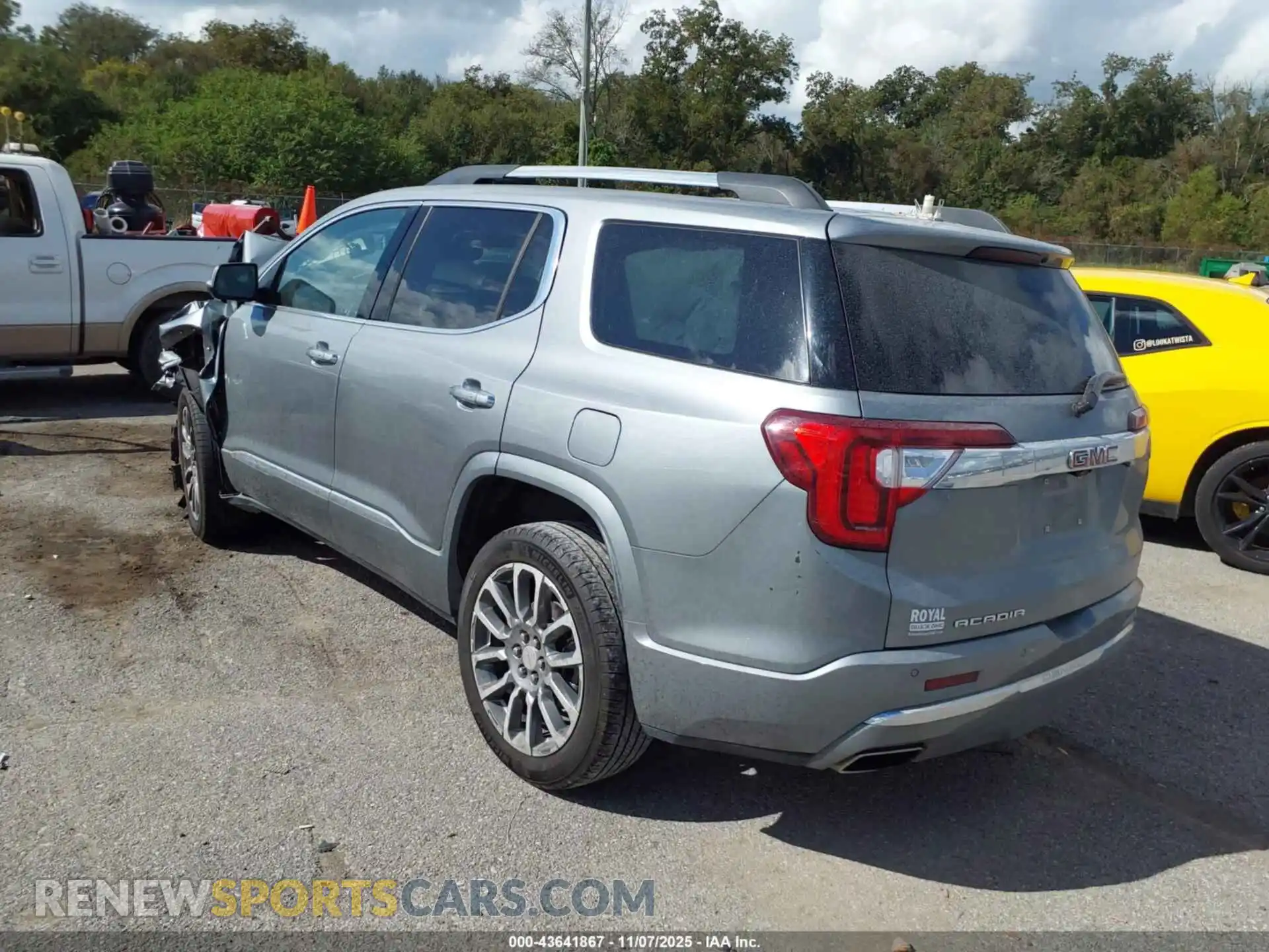 3 Photograph of a damaged car 1GKKNPL41PZ202664 GMC ACADIA 2023