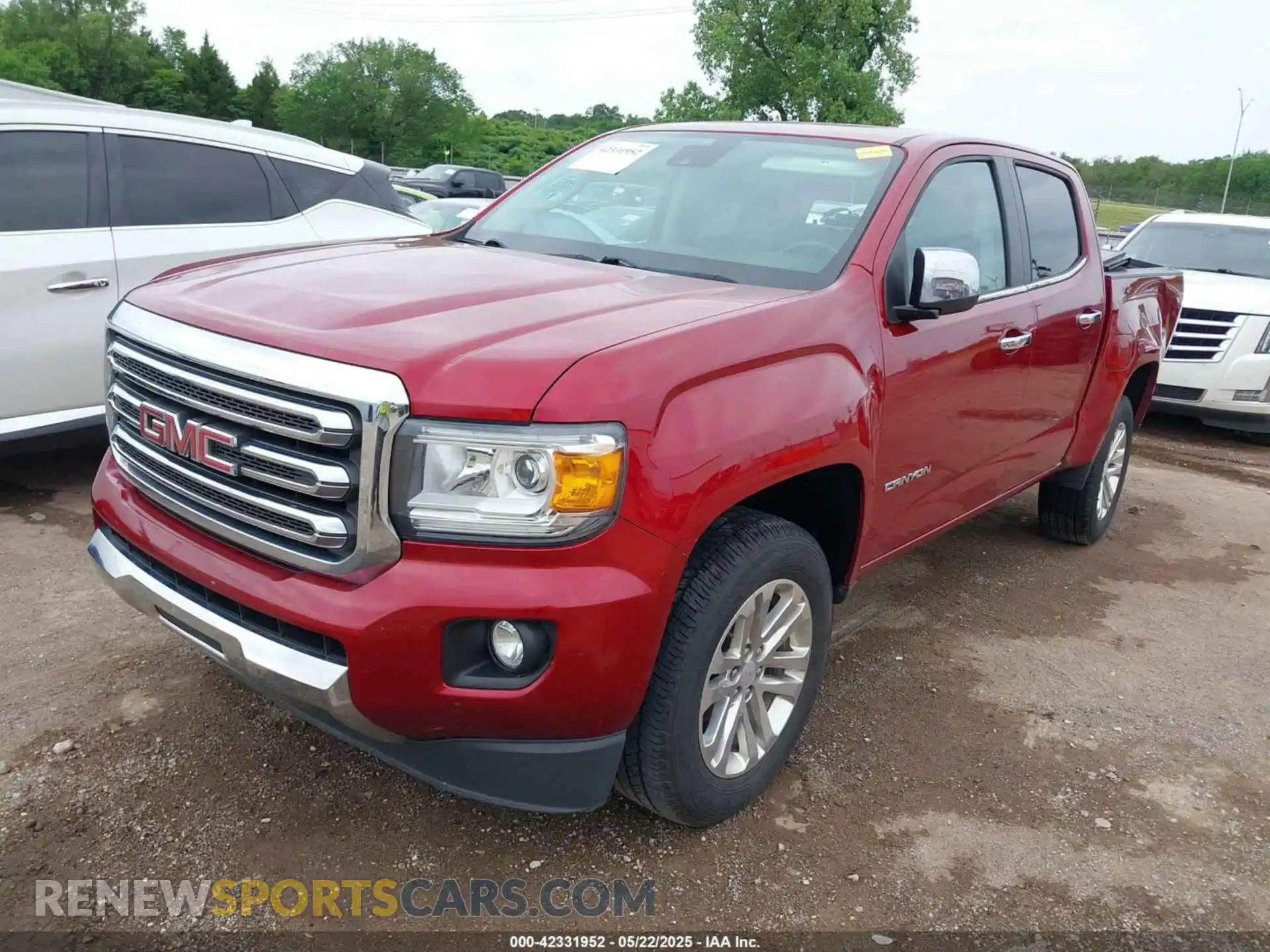 2 fotografías del automóvil dañado 1GTG5DEN2K1262921 GMC CANYON 2019