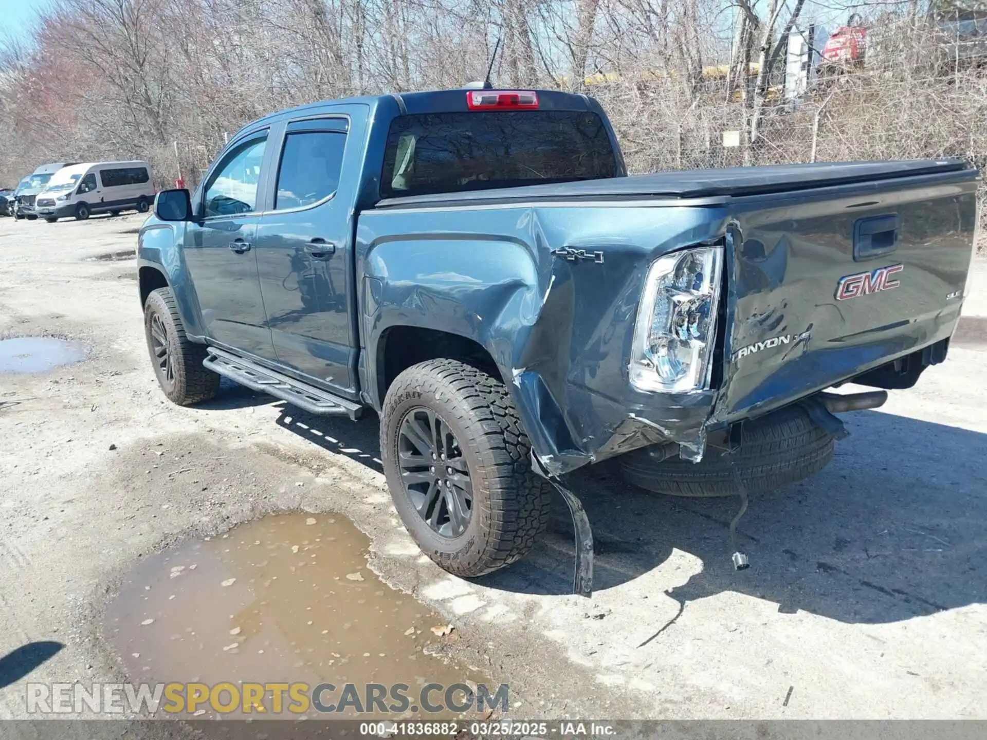3 Фотография поврежденного автомобиля 1GTG6CEN6K1345758 GMC CANYON 2019
