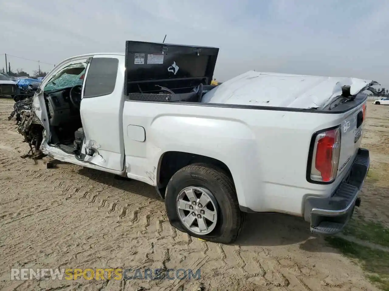 2 fotografías del automóvil dañado 1GTH5BEN6K1200866 GMC CANYON 2019