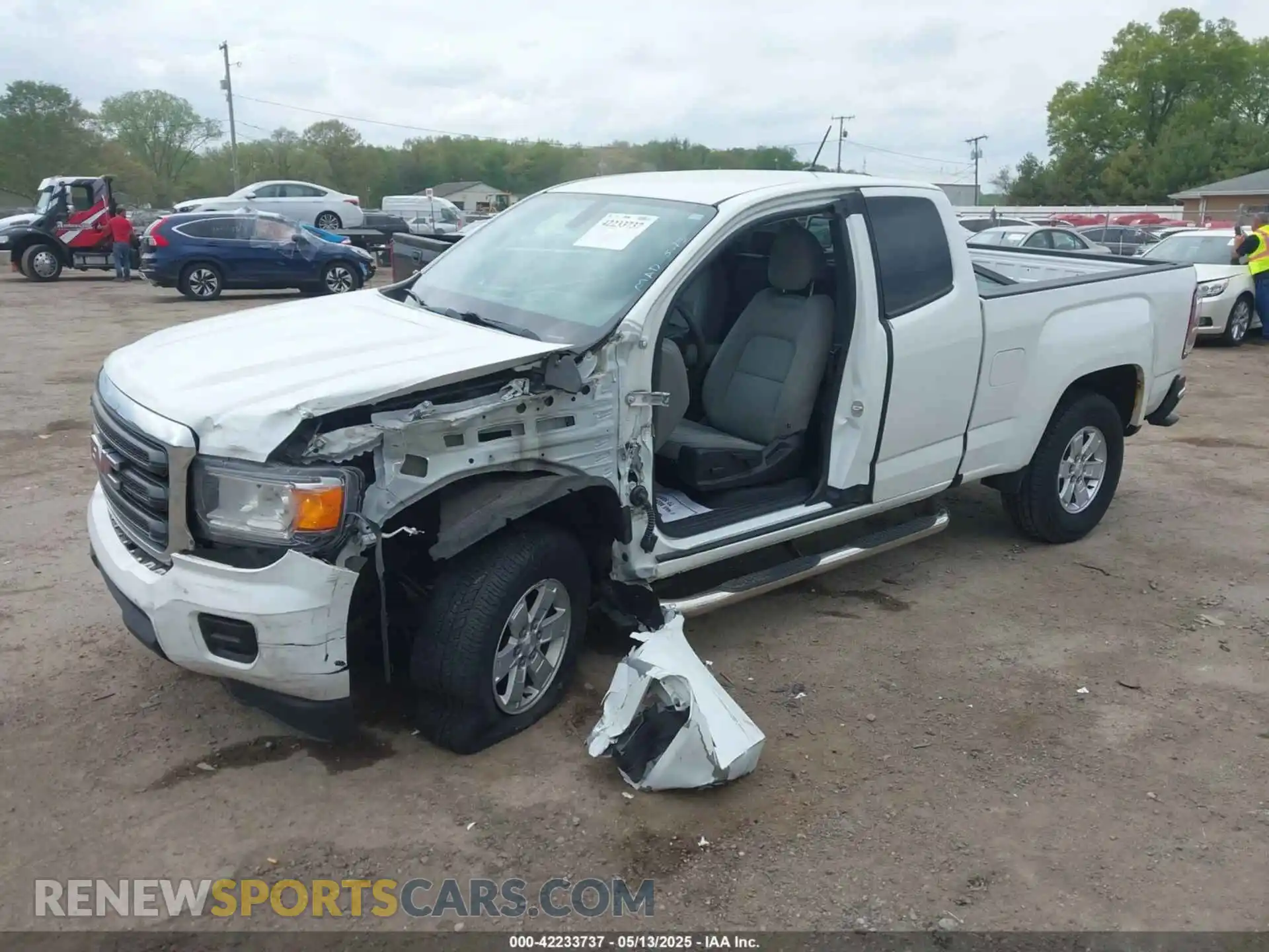 2 fotografías del automóvil dañado 1GTH5BEN6K1295820 GMC CANYON 2019