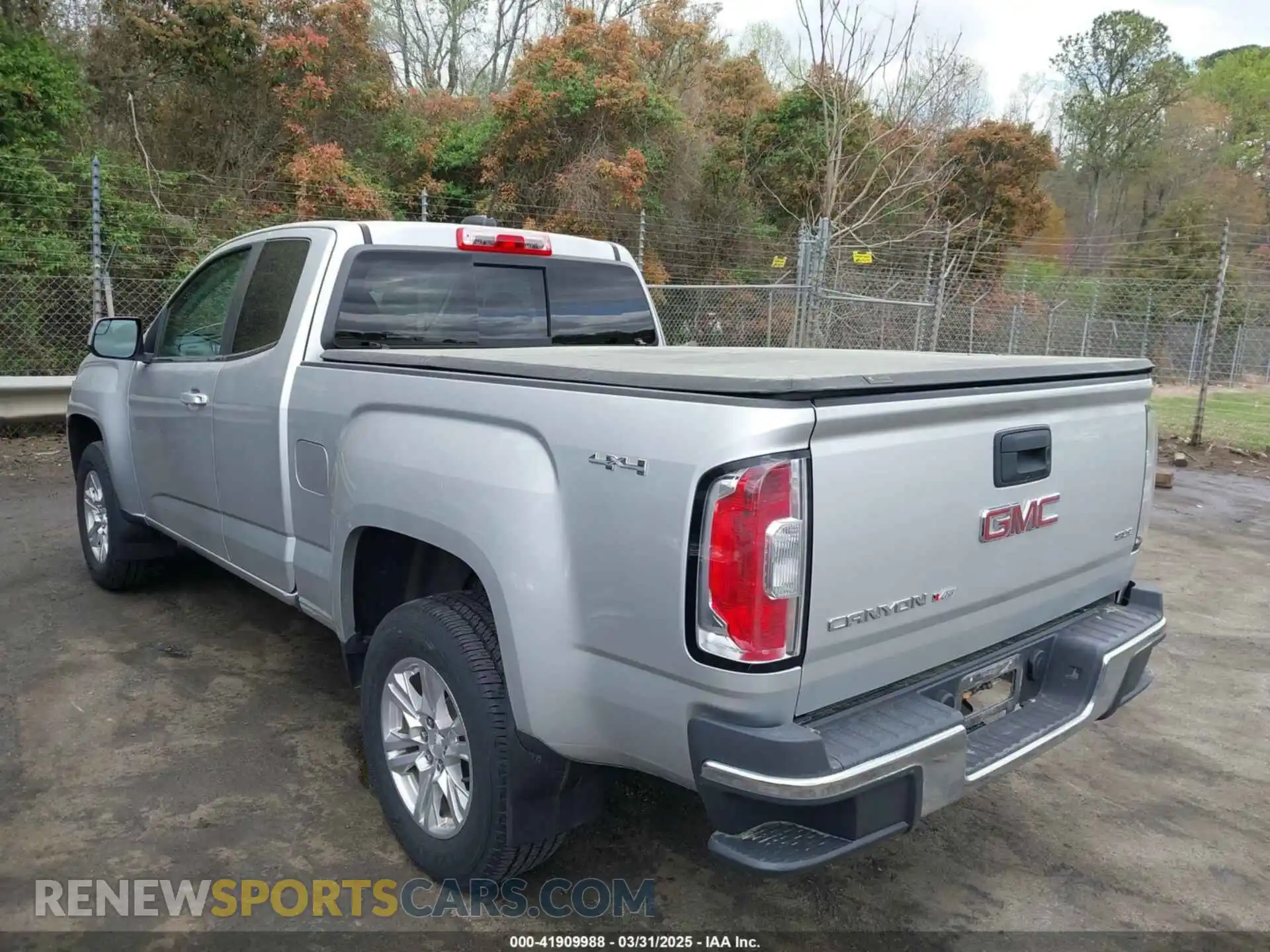 3 Photograph of a damaged car 1GTH6CEN6L1175293 GMC CANYON 2020