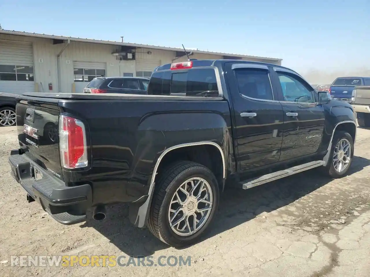 3 Фотография поврежденного автомобиля 1GTG6EEN4M1221938 GMC CANYON 2021