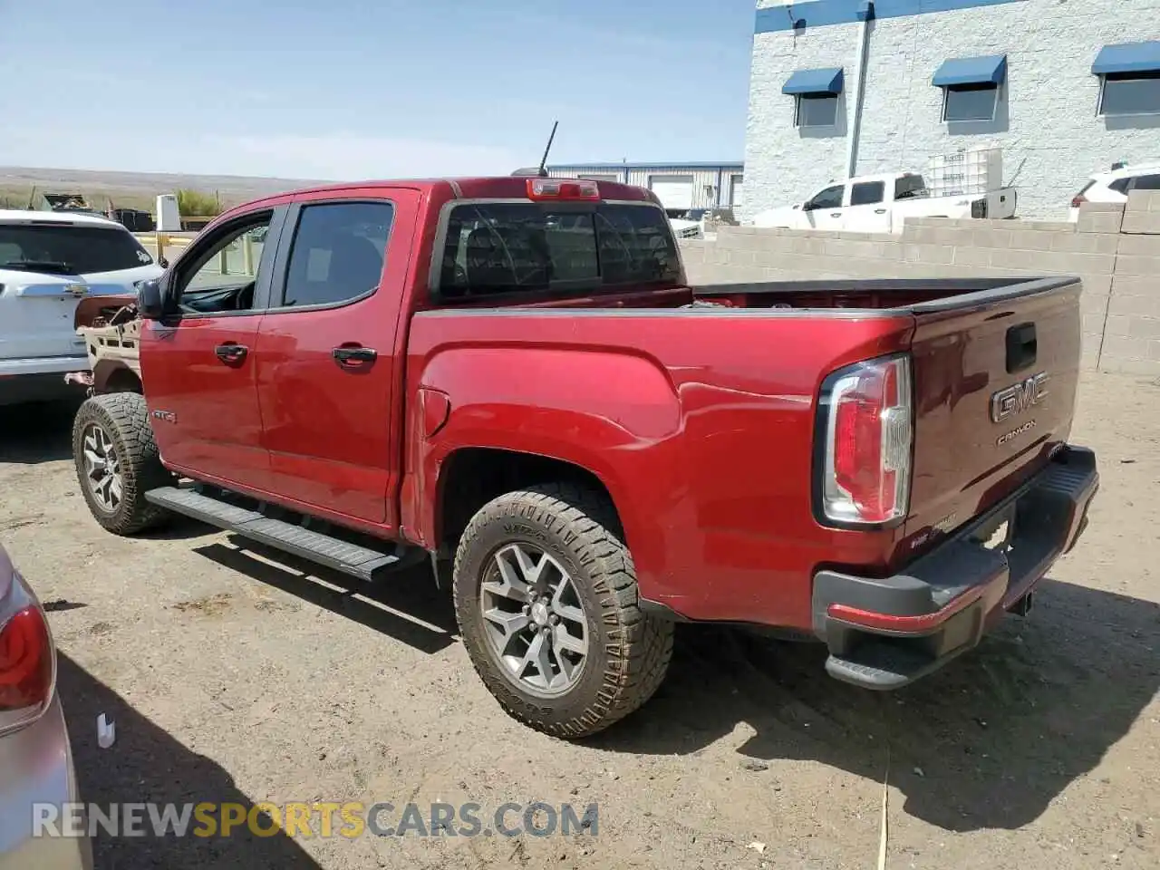 2 Photograph of a damaged car 1GTG6FEN4M1211349 GMC CANYON 2021