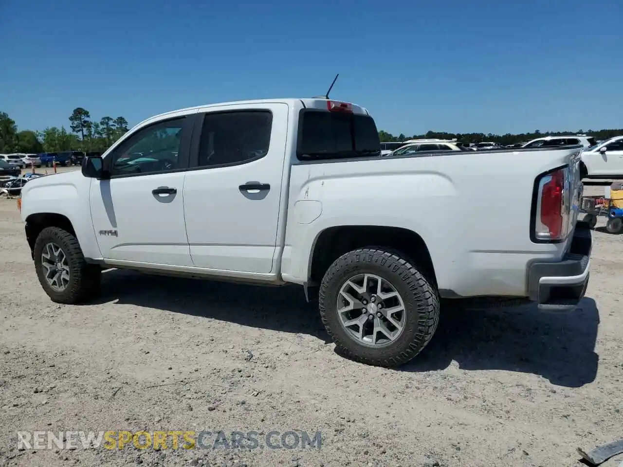 2 Photograph of a damaged car 1GTG6FENXM1158530 GMC CANYON 2021