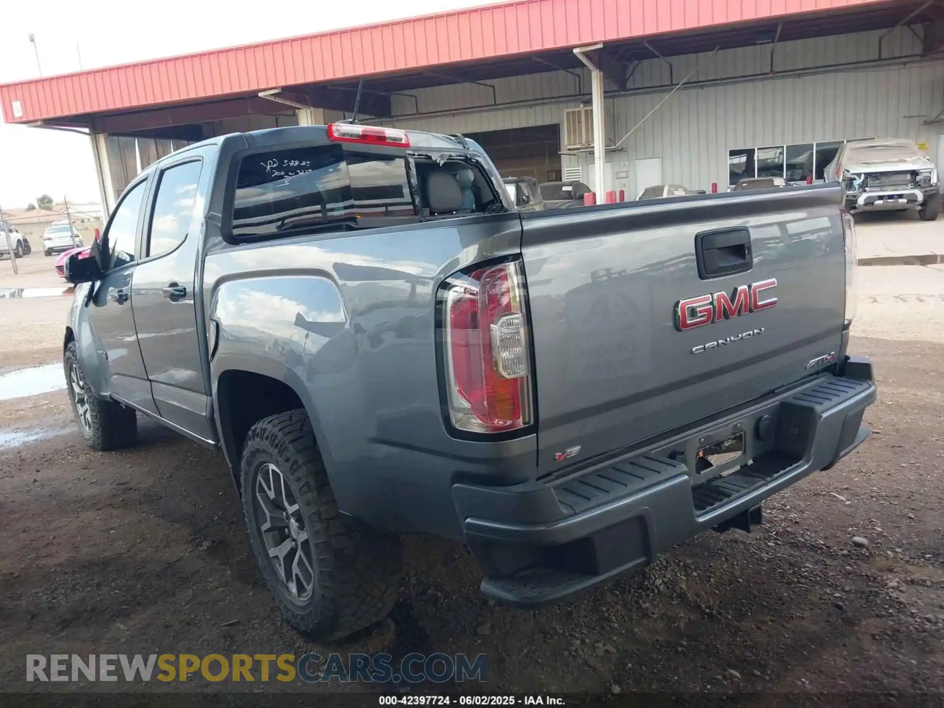 3 Photograph of a damaged car 1GTG6FEN3N1316191 GMC CANYON 2022