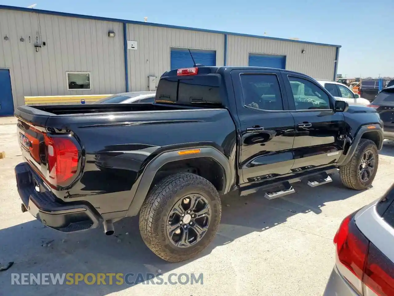 3 Photograph of a damaged car 1GTP5BEK0P1216375 GMC CANYON 2023