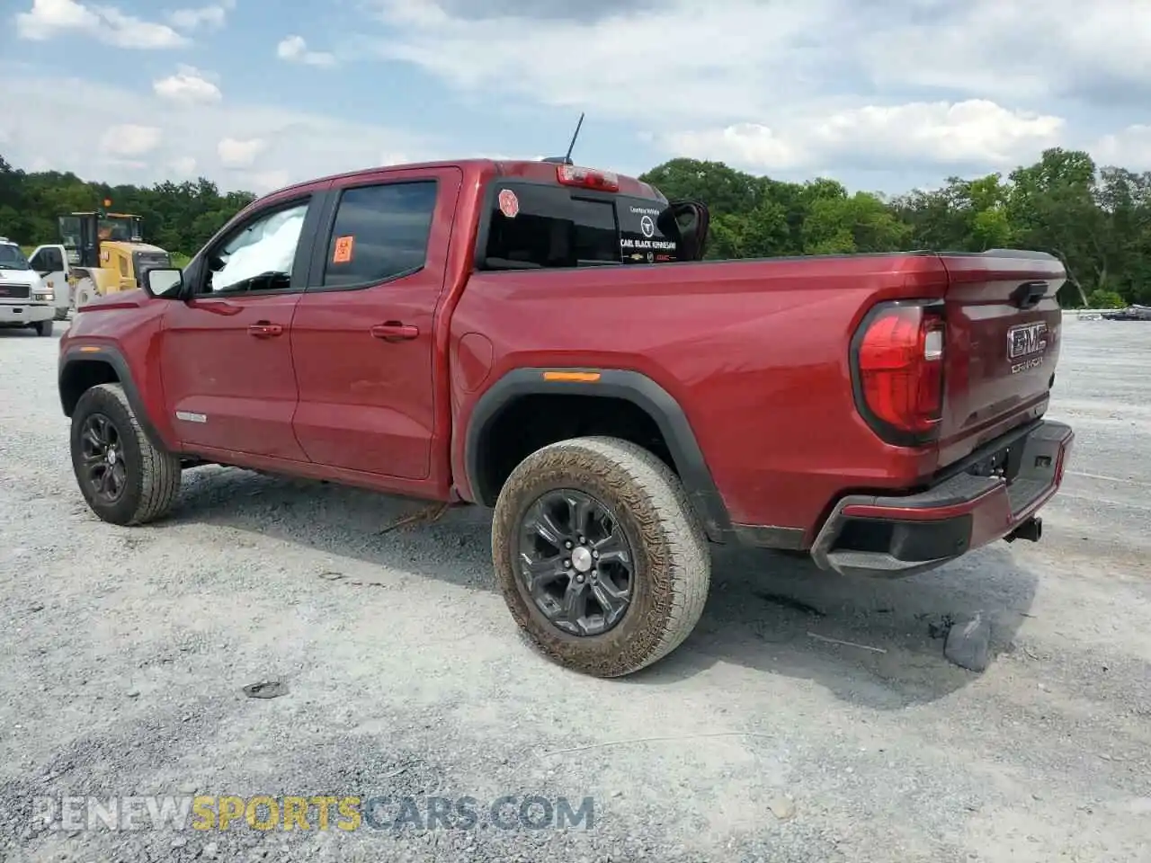 2 Photograph of a damaged car 1GTP5BEK0R1114660 GMC CANYON 2024