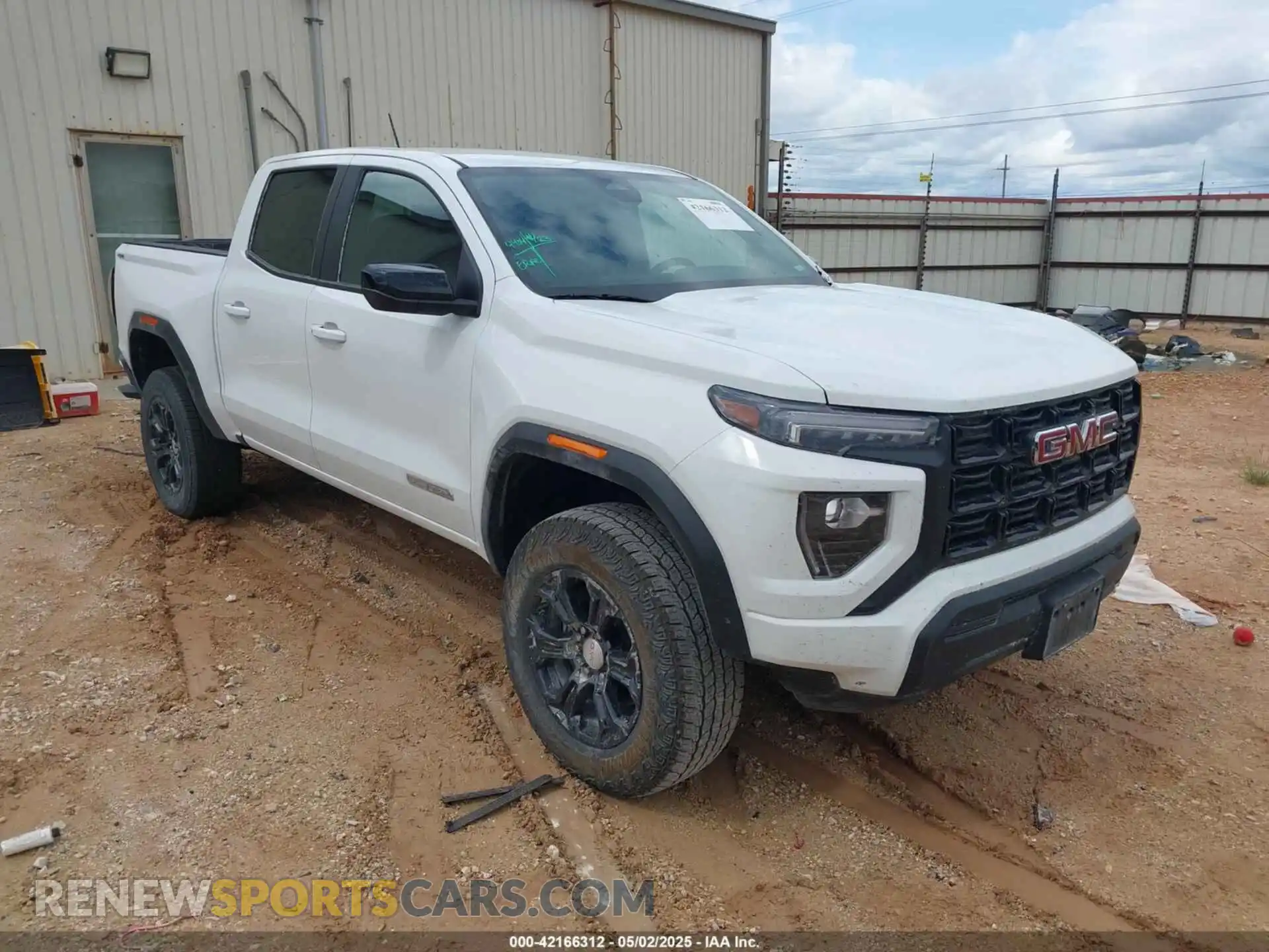 1 Photograph of a damaged car 1GTP6BEK4R1131393 GMC CANYON 2024