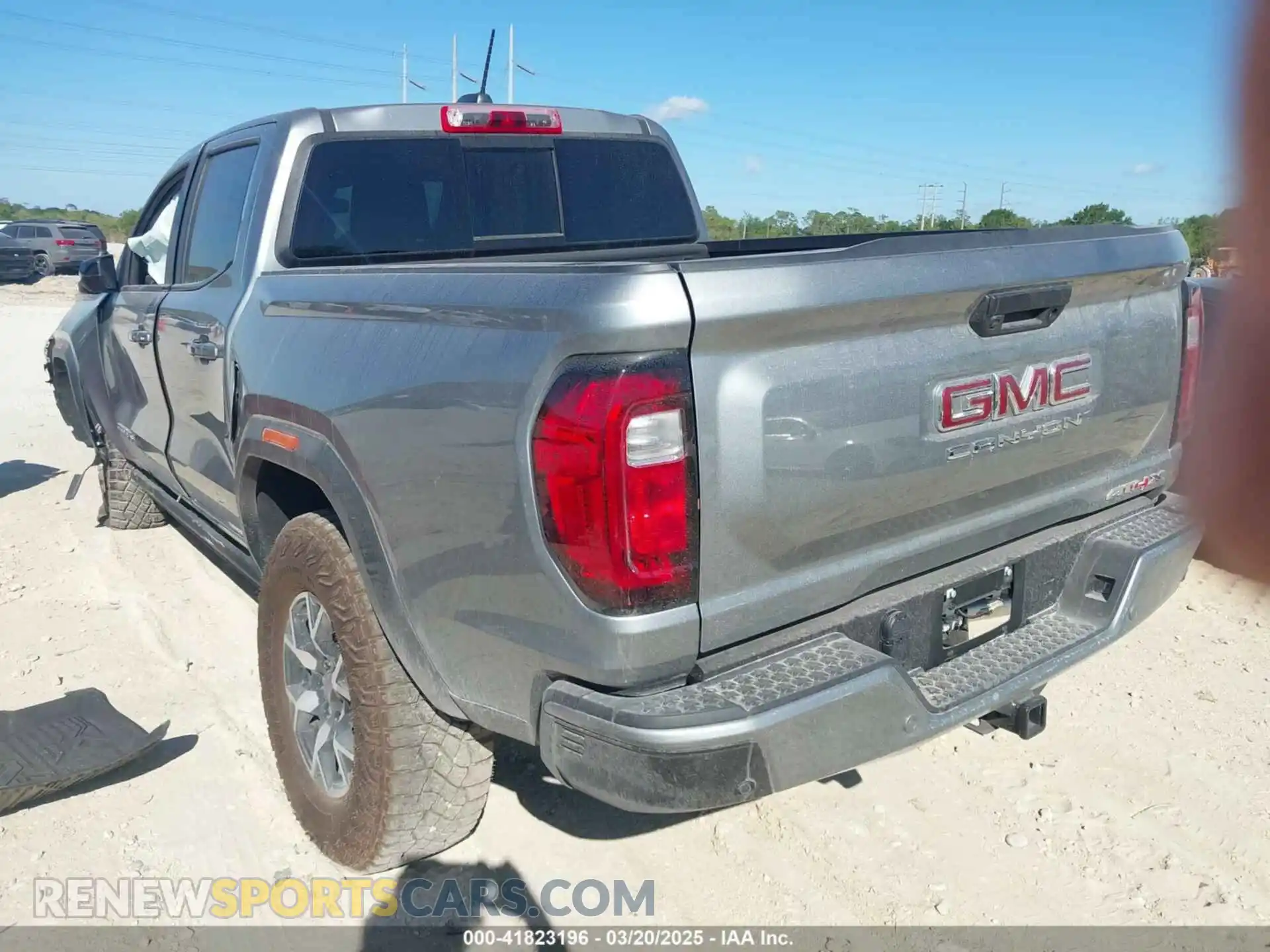 3 Photograph of a damaged car 1GTP6EEK6R1250127 GMC CANYON 2024