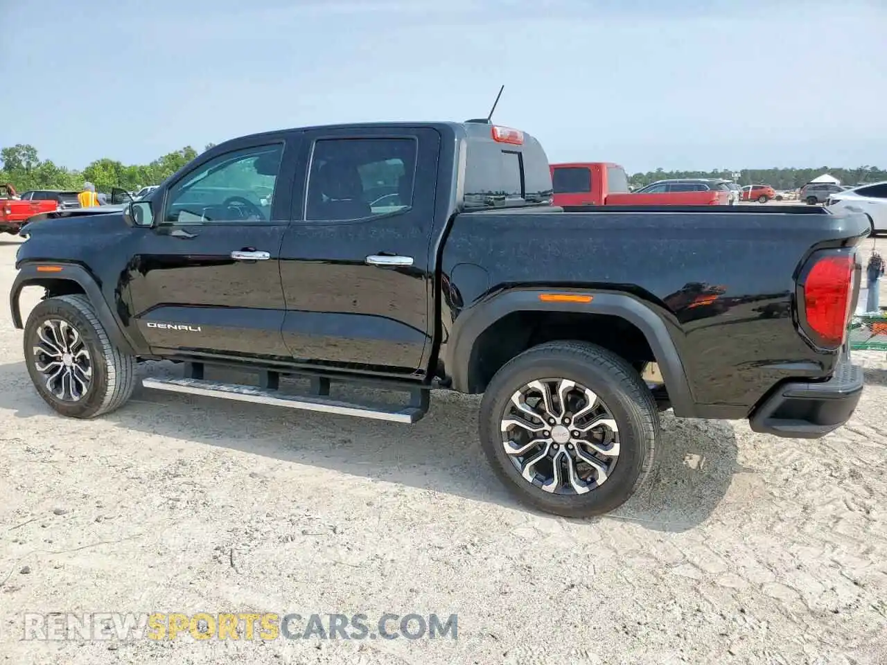 2 fotografías del automóvil dañado 1GTP6FEK8R1133039 GMC CANYON 2024