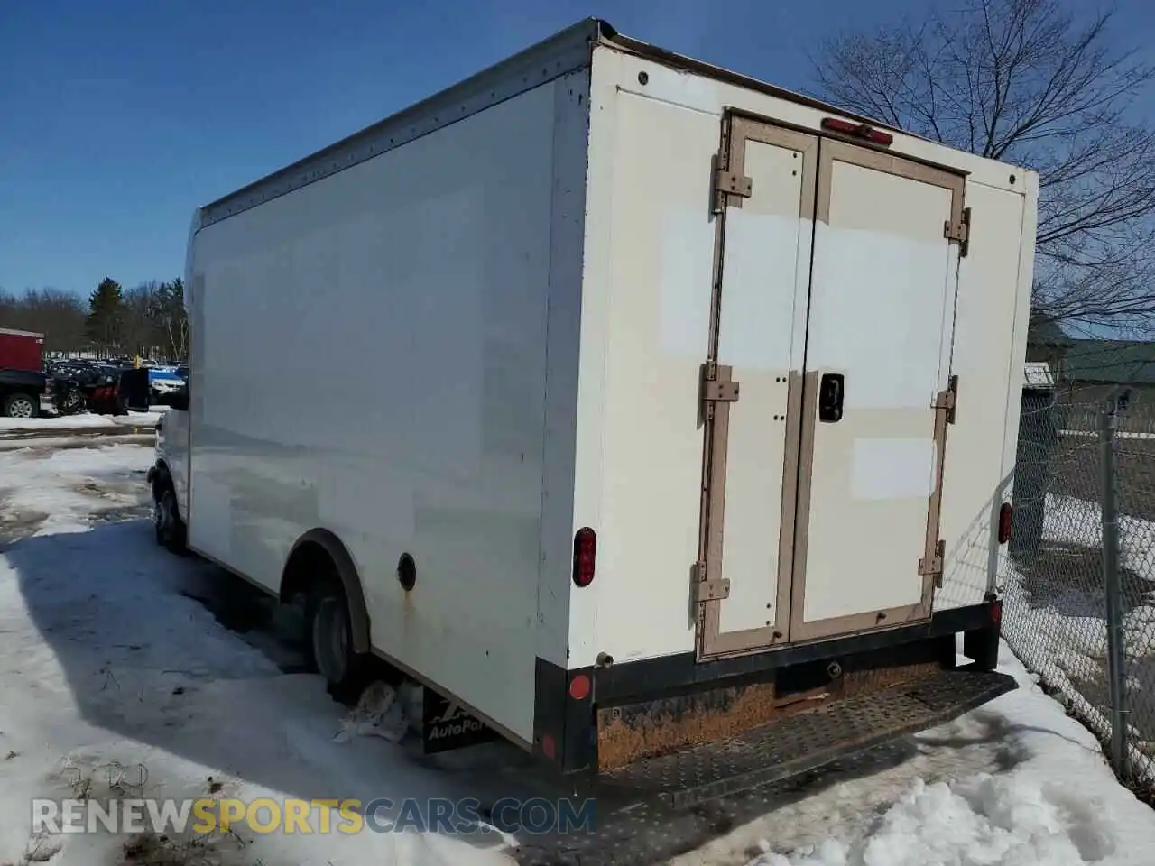 2 Photograph of a damaged car 1GD37SFGXL1275765 GMC SAVANA 2020