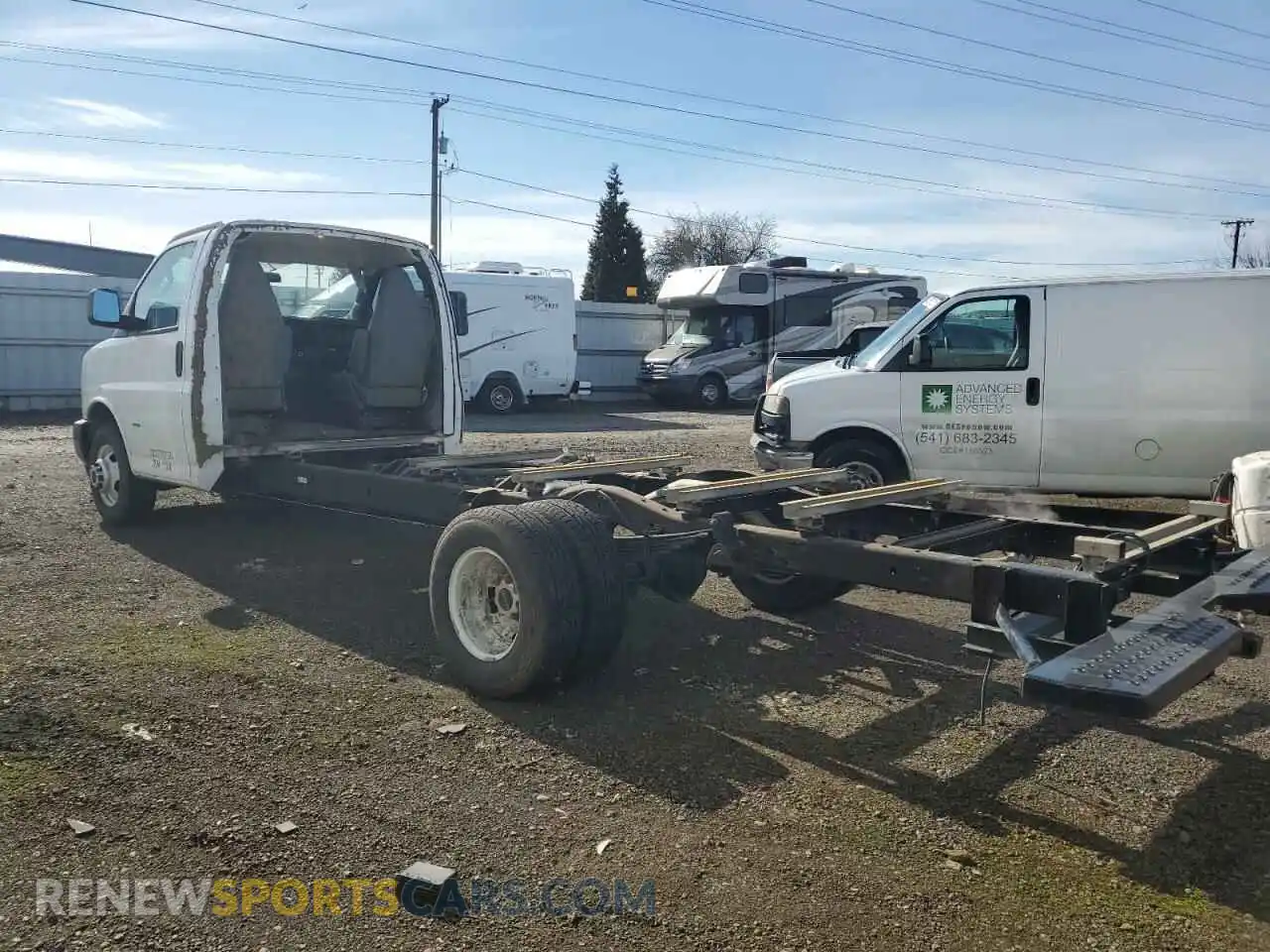 2 Photograph of a damaged car 7GZ37TC76PN005271 GMC SAVANA 2023