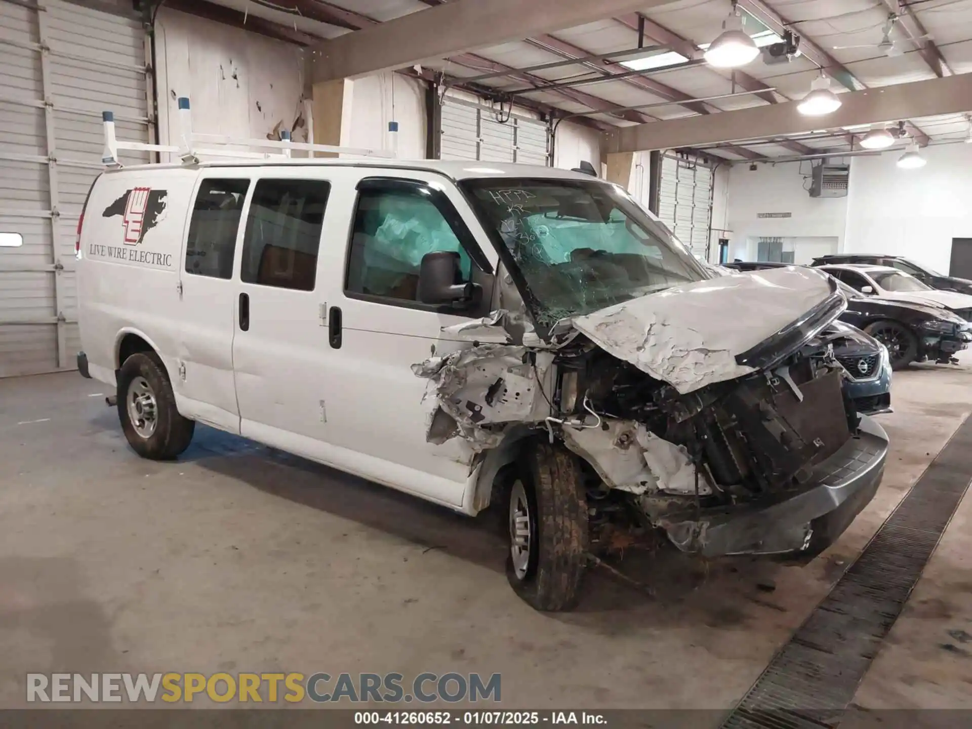 1 Photograph of a damaged car 1GTW7AFP2L1273696 GMC SAVANA CARGO 2020