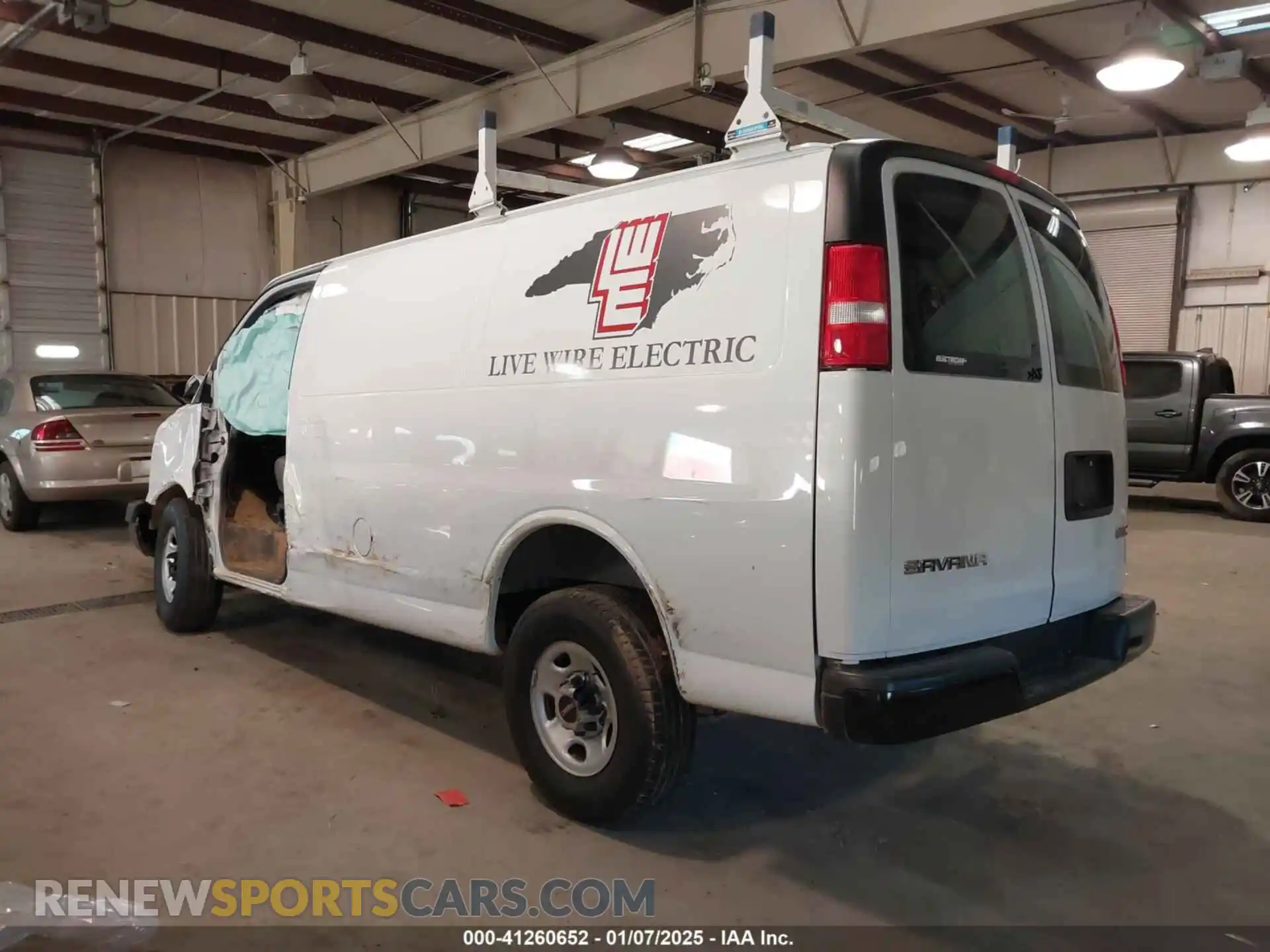 3 Photograph of a damaged car 1GTW7AFP2L1273696 GMC SAVANA CARGO 2020