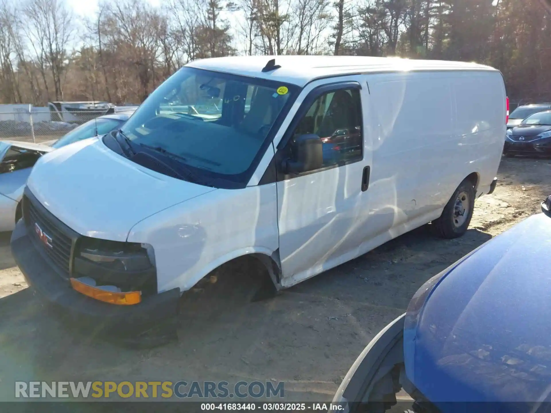 2 fotografías del automóvil dañado 1GTW7AFP0N1269830 GMC SAVANA CARGO 2022