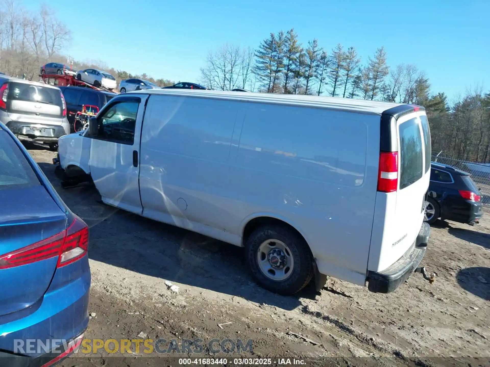 3 fotografías del automóvil dañado 1GTW7AFP0N1269830 GMC SAVANA CARGO 2022