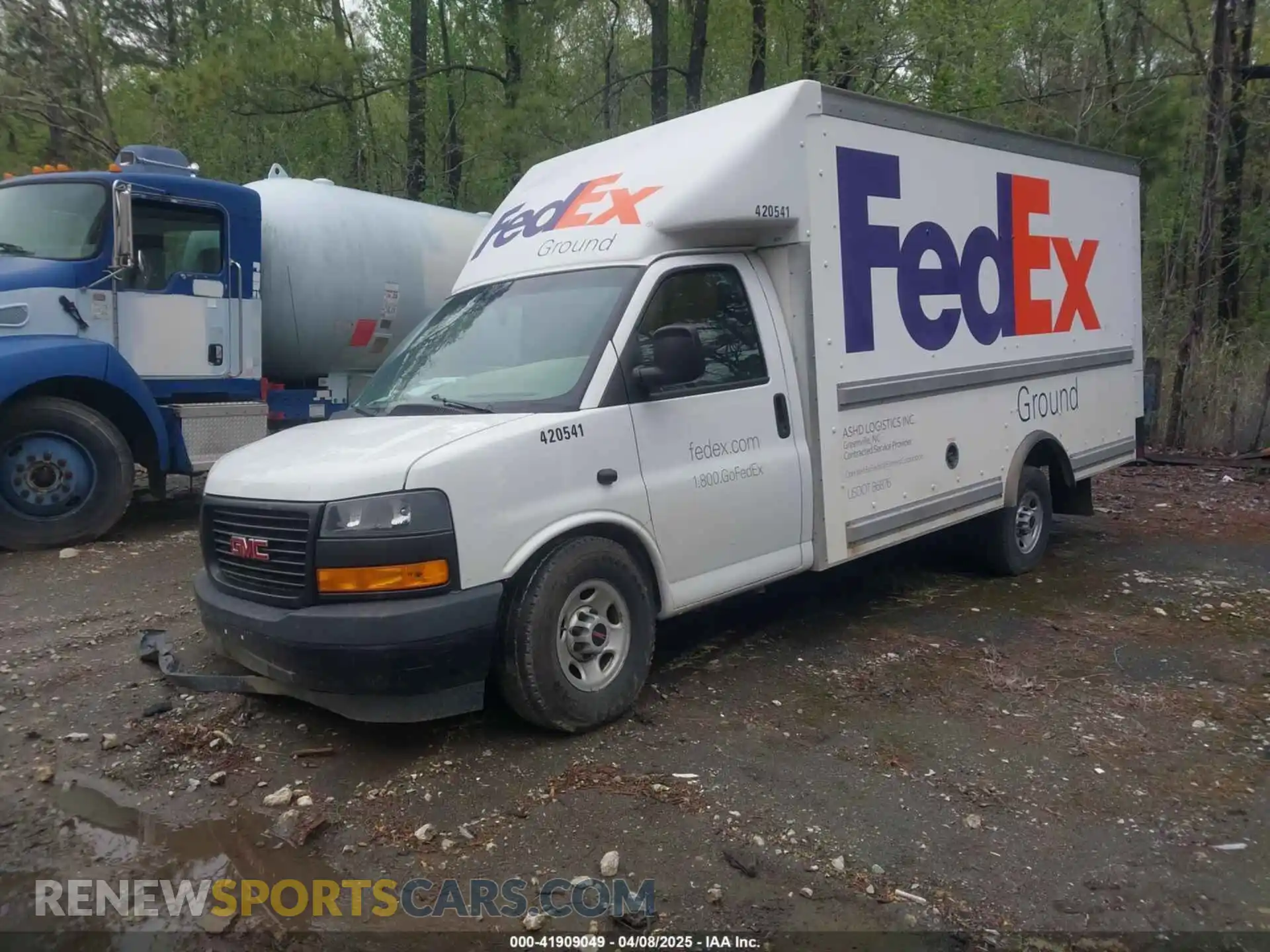 2 Photograph of a damaged car 1GD07SFP1K1295775 GMC SAVANA CUTAWAY 2019