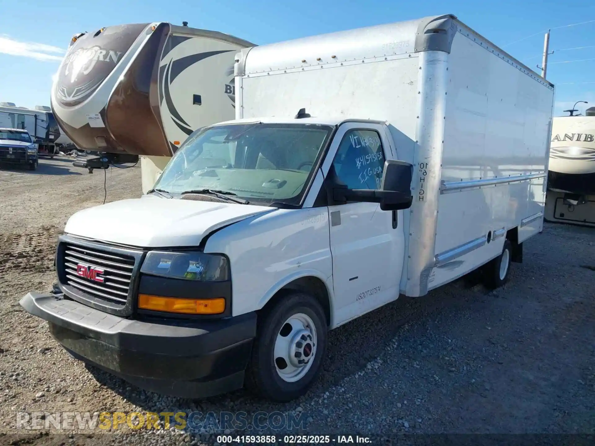 2 Photograph of a damaged car 7GZ37TC79MN013439 GMC SAVANA CUTAWAY 2021