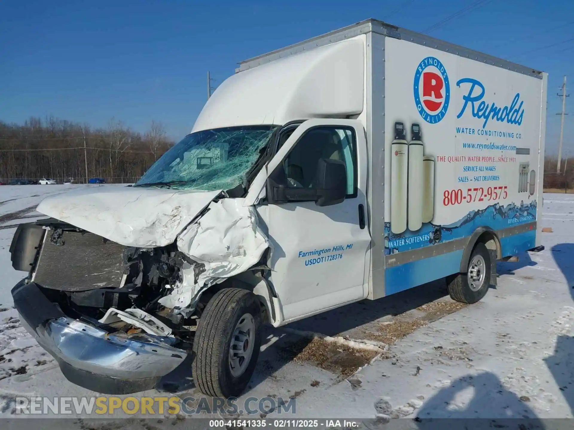 2 Photograph of a damaged car 1GD07RFP4P1118072 GMC SAVANA CUTAWAY 2023