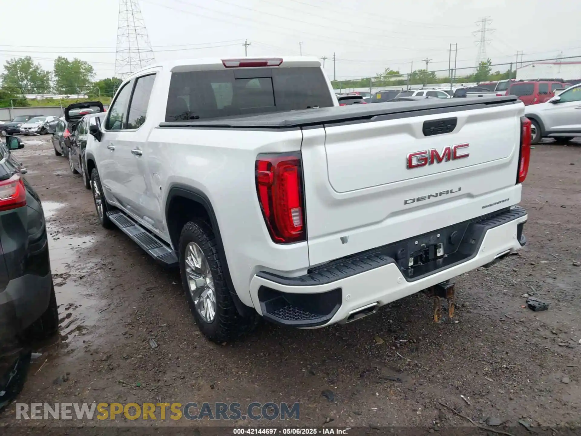 3 Photograph of a damaged car 1GTU9FED9MZ439656 GMC SIERRA 1500 2021